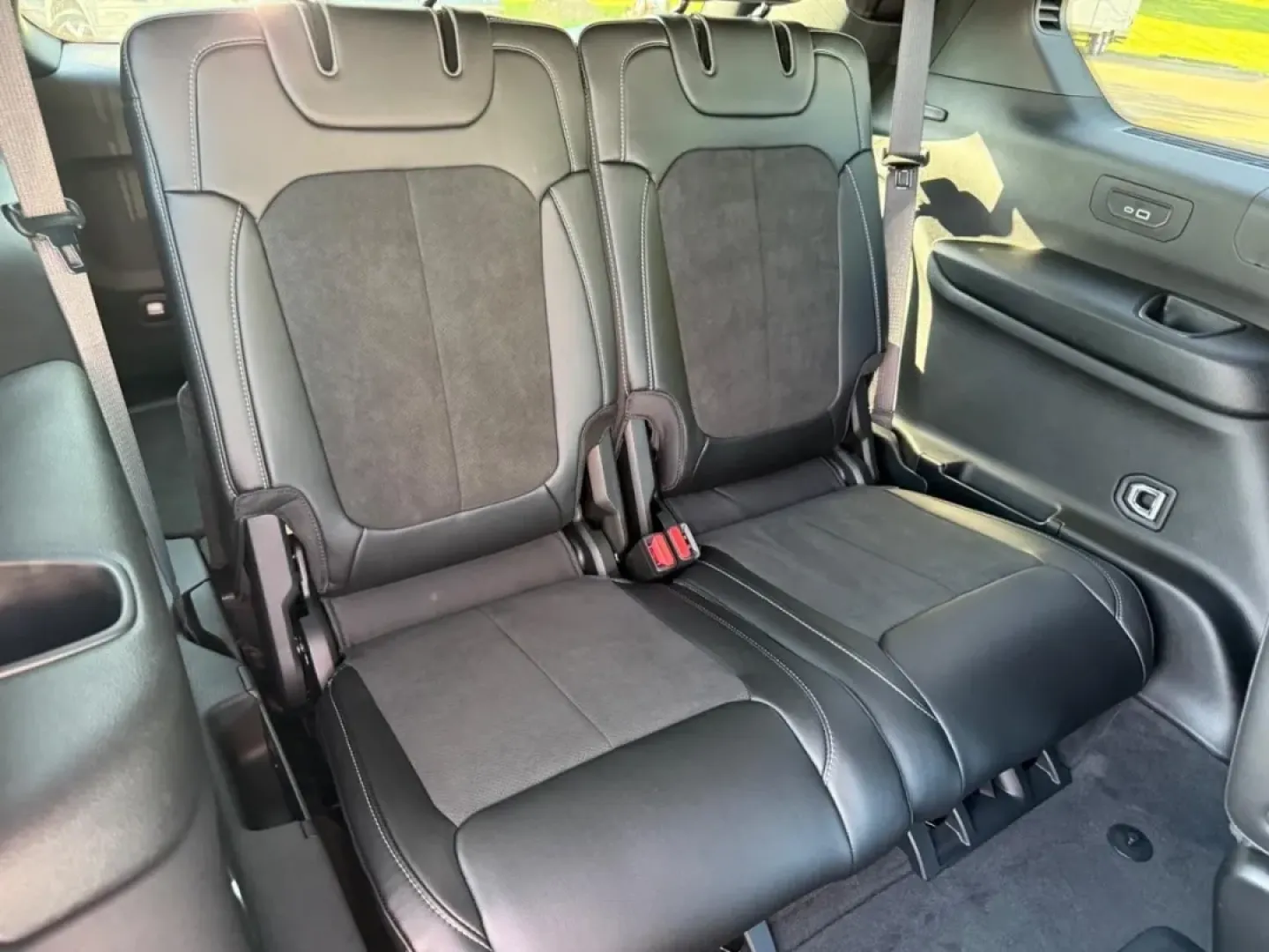 2025 Jeep Grand Cherokee Altitude X (1C4RJKAG8S8) with an Other engine, Automatic transmission, located at 12830 Highway 21, De Soto, MO, 63020, (636) 337-7777, 38.153099, -90.573624 - Experience the thrill of adventure and everyday practicality with the remarkable 2025 Jeep Grand Cherokee L Altitude X, available now at Pettus CDJR Farmington. As the perfect SUV for those seeking a balance between luxurious comfort and rugged capability, this vehicle is an excellent choice for gro - Photo#4