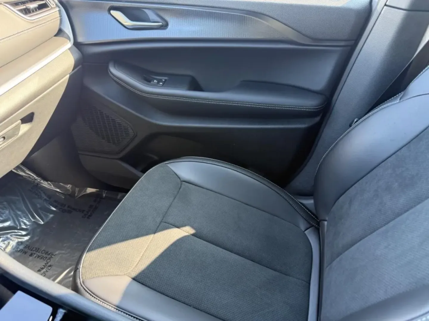 2025 Jeep Grand Cherokee Altitude X (1C4RJKAG8S8) with an Other engine, Automatic transmission, located at 12830 Highway 21, De Soto, MO, 63020, (636) 337-7777, 38.153099, -90.573624 - Experience the thrill of adventure and everyday practicality with the remarkable 2025 Jeep Grand Cherokee L Altitude X, available now at Pettus CDJR Farmington. As the perfect SUV for those seeking a balance between luxurious comfort and rugged capability, this vehicle is an excellent choice for gro - Photo#17