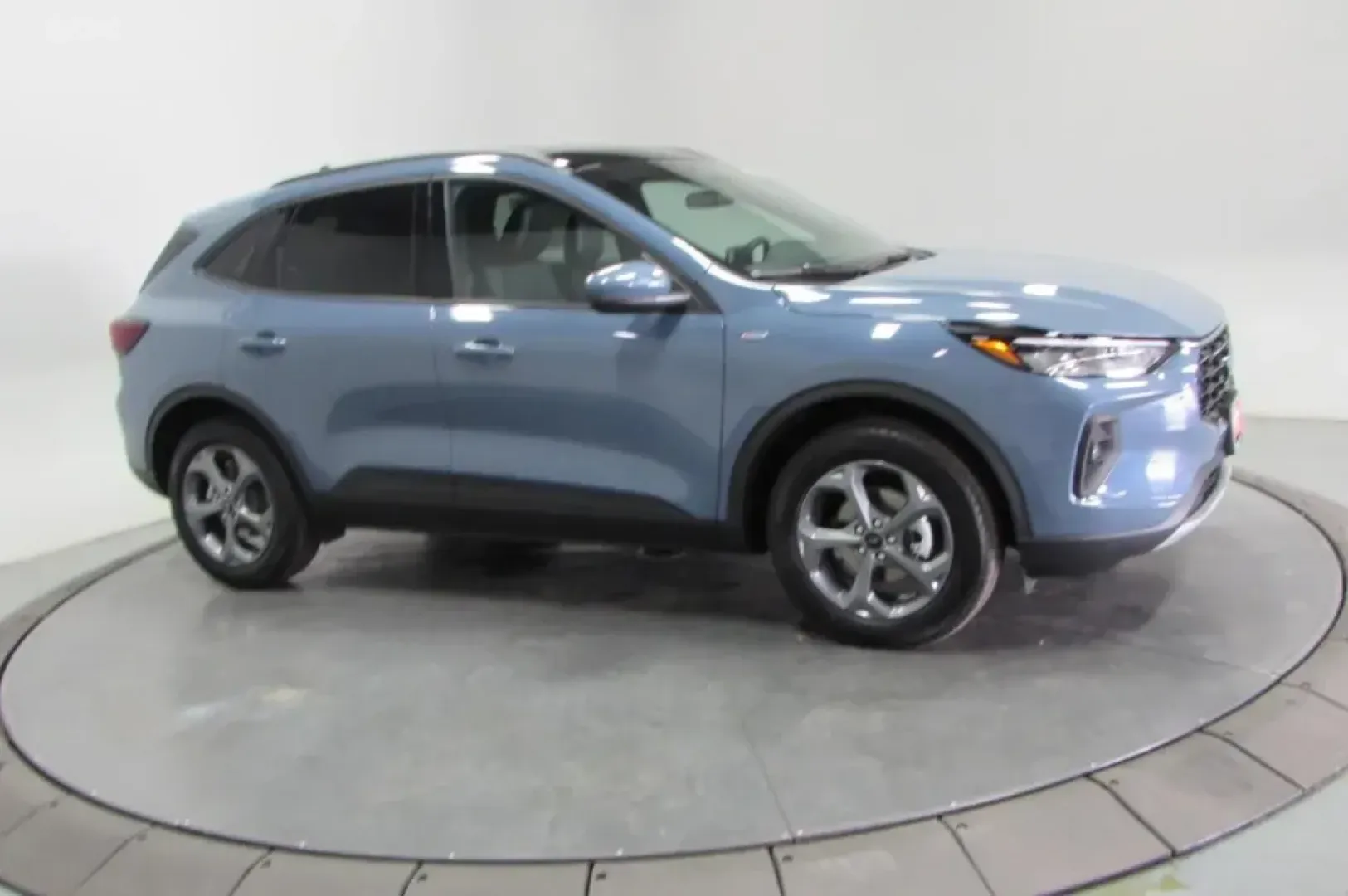 2025 /Ebony Leather Ford Escape ST-Line Select (1FMCU9NZ2SU) with an 2.5L iVCT Atkinson Cycle I-4 Hybrid engine, located at 12836 Highway 21, De Soto, MO, 63020, (636) 337-7777, 38.151867, -90.575615 - **Adventure Awaits: Drive the 2025 Ford Escape Hybrid ST-Line Select from Pettus Ford De Soto!**<br /> <br /> Imagine cruising through the scenic routes of De Soto, MO, in a vehicle that combines eco-friendliness with modern sophistication-the 2025 Ford Escape Hybrid ST-Line Select. Perfect for week - Photo#3