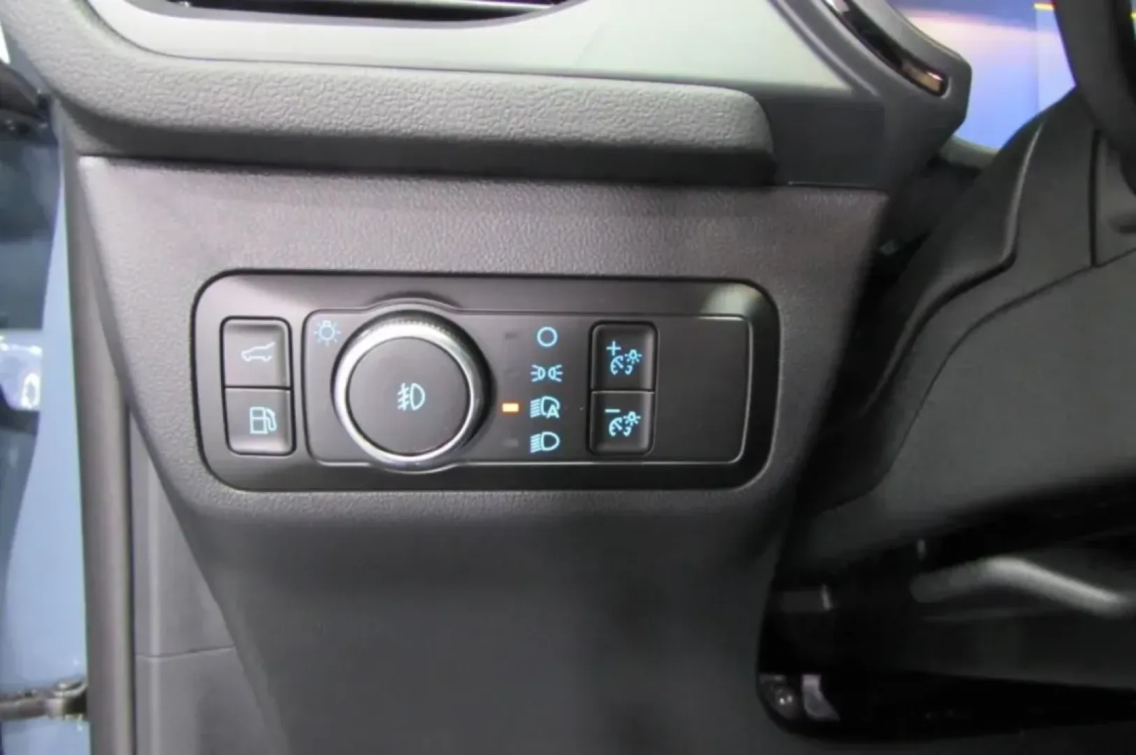 2025 /Ebony Leather Ford Escape ST-Line Select (1FMCU9NZ2SU) with an 2.5L iVCT Atkinson Cycle I-4 Hybrid engine, located at 12836 Highway 21, De Soto, MO, 63020, (636) 337-7777, 38.151867, -90.575615 - **Adventure Awaits: Drive the 2025 Ford Escape Hybrid ST-Line Select from Pettus Ford De Soto!**<br /> <br /> Imagine cruising through the scenic routes of De Soto, MO, in a vehicle that combines eco-friendliness with modern sophistication-the 2025 Ford Escape Hybrid ST-Line Select. Perfect for week - Photo#13