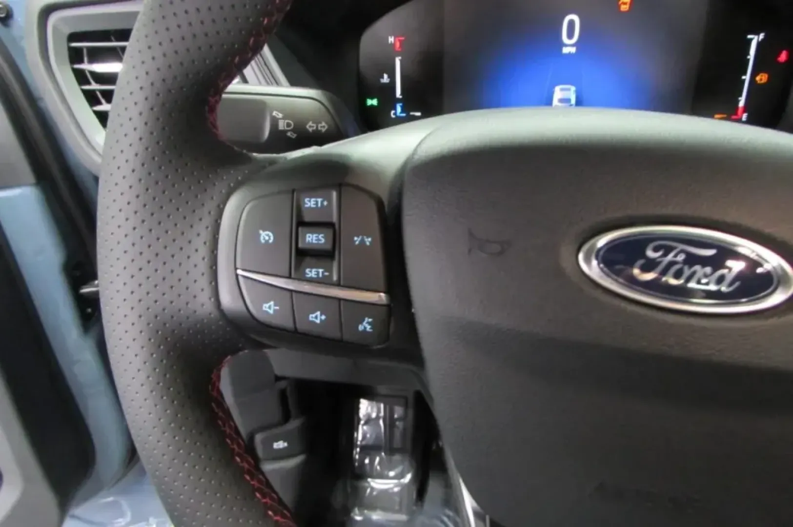 2025 /Ebony Leather Ford Escape ST-Line Select (1FMCU9NZ2SU) with an 2.5L iVCT Atkinson Cycle I-4 Hybrid engine, located at 12836 Highway 21, De Soto, MO, 63020, (636) 337-7777, 38.151867, -90.575615 - **Adventure Awaits: Drive the 2025 Ford Escape Hybrid ST-Line Select from Pettus Ford De Soto!**<br /> <br /> Imagine cruising through the scenic routes of De Soto, MO, in a vehicle that combines eco-friendliness with modern sophistication-the 2025 Ford Escape Hybrid ST-Line Select. Perfect for week - Photo#15