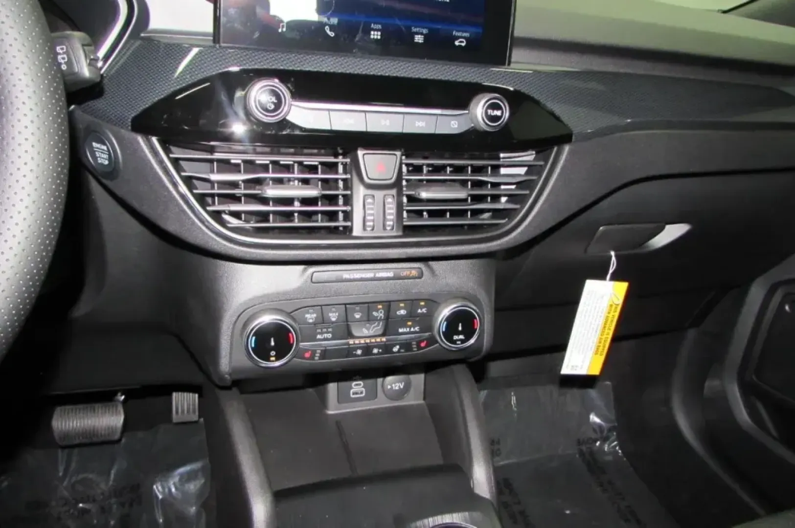 2025 /Ebony Leather Ford Escape ST-Line Select (1FMCU9NZ2SU) with an 2.5L iVCT Atkinson Cycle I-4 Hybrid engine, located at 12836 Highway 21, De Soto, MO, 63020, (636) 337-7777, 38.151867, -90.575615 - **Adventure Awaits: Drive the 2025 Ford Escape Hybrid ST-Line Select from Pettus Ford De Soto!**<br /> <br /> Imagine cruising through the scenic routes of De Soto, MO, in a vehicle that combines eco-friendliness with modern sophistication-the 2025 Ford Escape Hybrid ST-Line Select. Perfect for week - Photo#20