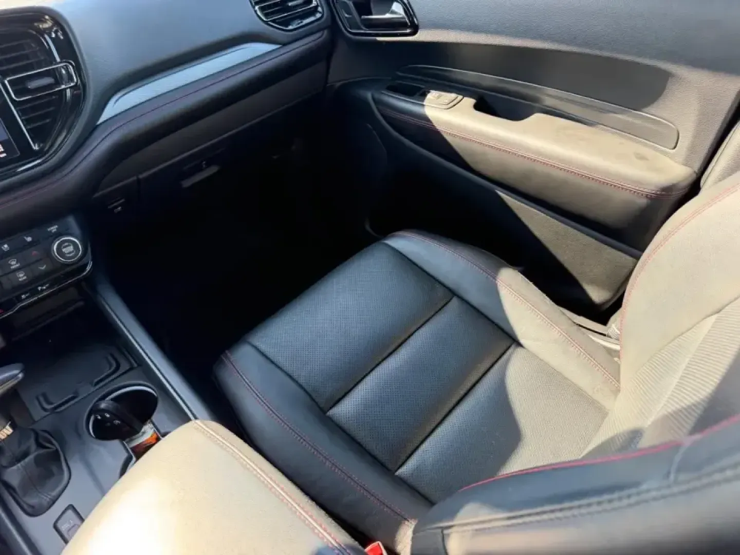 2023 /Black Leather Dodge Durango R/T Plus (1C4SDJCT5PC) with an 5.7L V8 HEMI MDS VVT engine, Automatic transmission, located at 970 Woodlawn Dr., Farmington, MO, 63640, (573) 431-7800, 37.825642, -90.468674 - Make every day feel like a getaway in this bold, family-ready performance SUV-perfect for school drop-offs, long commutes to St. Louis, and weekend road trips down US-67 with room for friends, gear, and plenty of attitude. This **2023 Dodge Durango R/T Plus AWD** blends muscle-car spirit with three- - Photo#20
