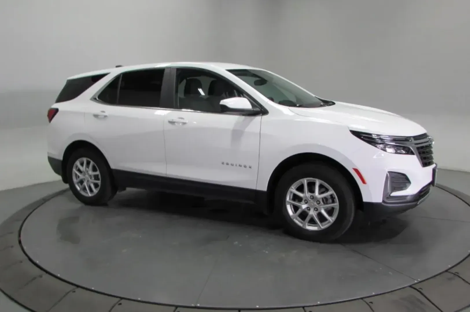 2023 /Medium Ash Gray Cloth Chevrolet Equinox LT (3GNAXTEG0PS) with an Other engine, Automatic transmission, located at 12836 Highway 21, De Soto, MO, 63020, (636) 337-7777, 38.151867, -90.575615 - **Discover Your Next Adventure with the 2023 Chevrolet Equinox LT at Pettus Ford De Soto!**<br /> <br /> Are you on the hunt for a versatile SUV that perfectly balances style, comfort, and functionality? Look no further than this stunning **2023 Chevrolet Equinox LT** available at **Pettus Ford De S - Photo#3