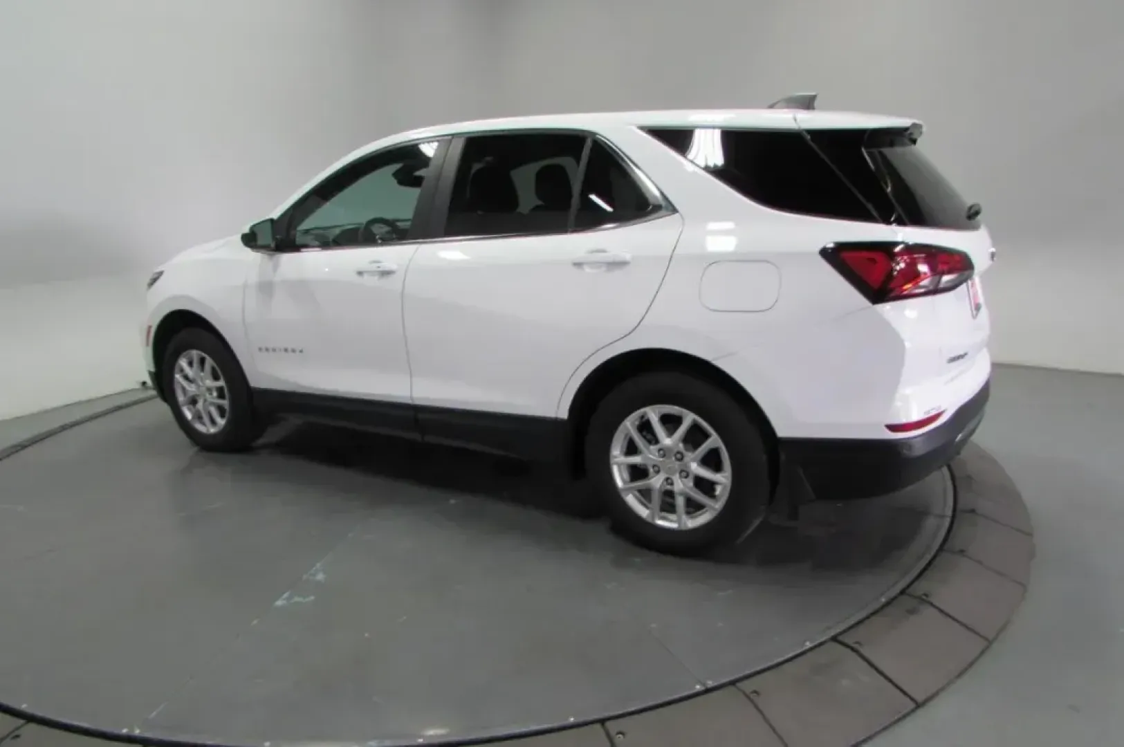 2023 /Medium Ash Gray Cloth Chevrolet Equinox LT (3GNAXTEG0PS) with an Other engine, Automatic transmission, located at 12836 Highway 21, De Soto, MO, 63020, (636) 337-7777, 38.151867, -90.575615 - **Discover Your Next Adventure with the 2023 Chevrolet Equinox LT at Pettus Ford De Soto!**<br /> <br /> Are you on the hunt for a versatile SUV that perfectly balances style, comfort, and functionality? Look no further than this stunning **2023 Chevrolet Equinox LT** available at **Pettus Ford De S - Photo#4