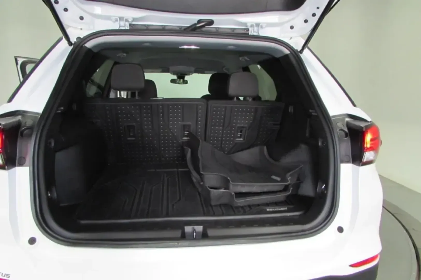 2023 /Medium Ash Gray Cloth Chevrolet Equinox LT (3GNAXTEG0PS) with an Other engine, Automatic transmission, located at 12836 Highway 21, De Soto, MO, 63020, (636) 337-7777, 38.151867, -90.575615 - **Discover Your Next Adventure with the 2023 Chevrolet Equinox LT at Pettus Ford De Soto!**<br /> <br /> Are you on the hunt for a versatile SUV that perfectly balances style, comfort, and functionality? Look no further than this stunning **2023 Chevrolet Equinox LT** available at **Pettus Ford De S - Photo#25