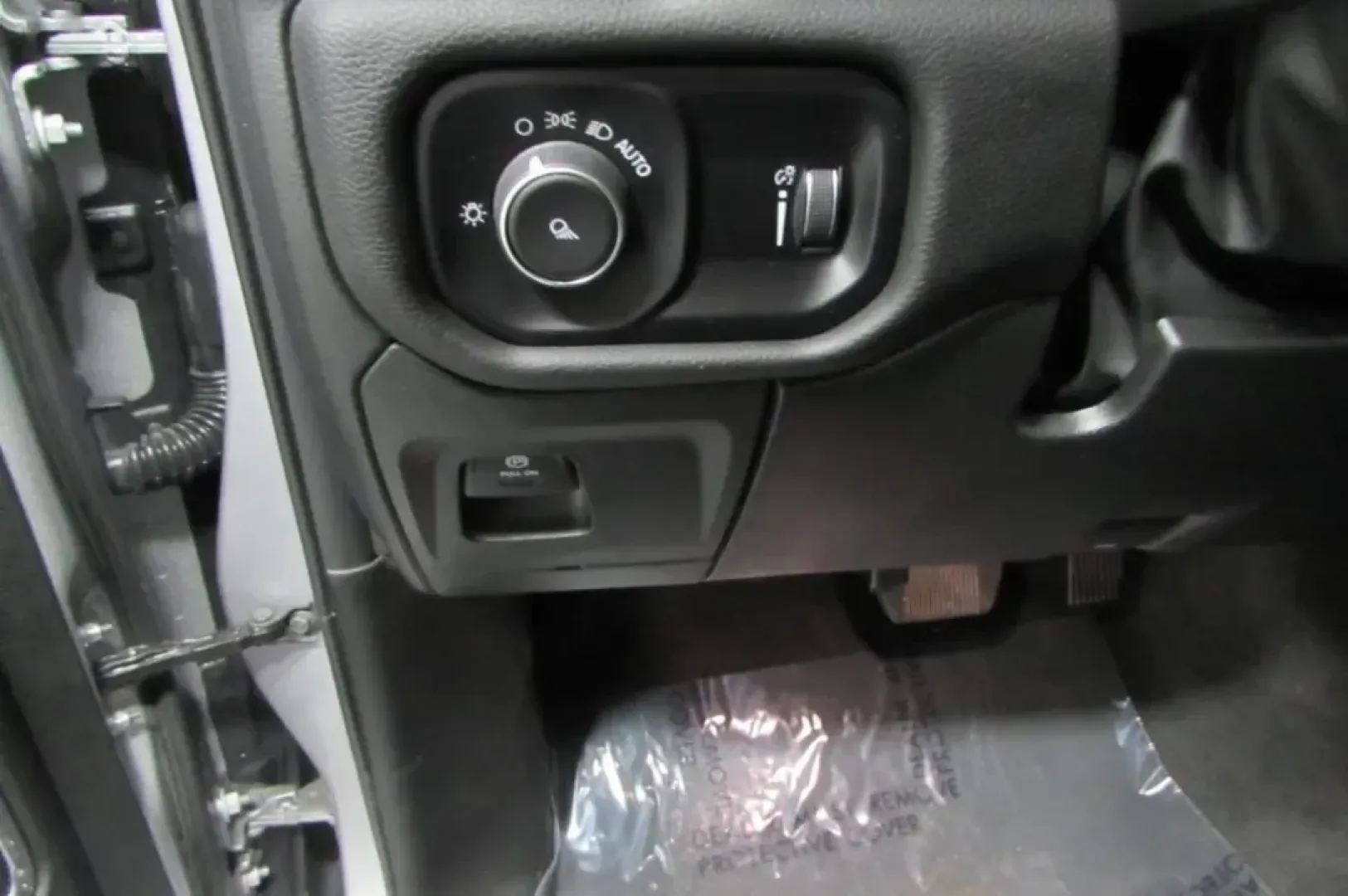 2024 /Black Leather Trimmed Ram 1500 Laramie (1C6SRFJT0RN) with an Other engine, located at 12830 Highway 21, De Soto, MO, 63020, (636) 337-7777, 38.153099, -90.573624 - **Unleash Your Adventurous Spirit with the 2024 Ram 1500 Laramie from Pettus CDJR DeSoto!**<br /> <br /> If you're seeking a truck that combines rugged capability with everyday comfort, look no further than the stunning 2024 Ram 1500 Laramie, now available at Pettus CDJR DeSoto. Situated convenientl - Photo#13