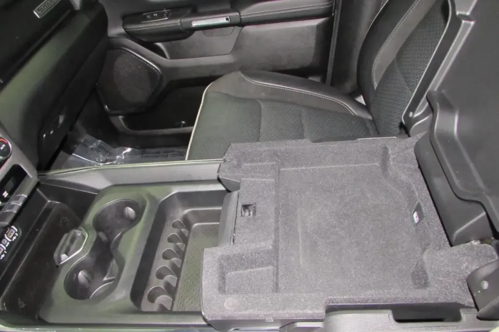2024 /Black Leather Trimmed Ram 1500 Laramie (1C6SRFJT0RN) with an Other engine, located at 12830 Highway 21, De Soto, MO, 63020, (636) 337-7777, 38.153099, -90.573624 - **Unleash Your Adventurous Spirit with the 2024 Ram 1500 Laramie from Pettus CDJR DeSoto!**<br /> <br /> If you're seeking a truck that combines rugged capability with everyday comfort, look no further than the stunning 2024 Ram 1500 Laramie, now available at Pettus CDJR DeSoto. Situated convenientl - Photo#23