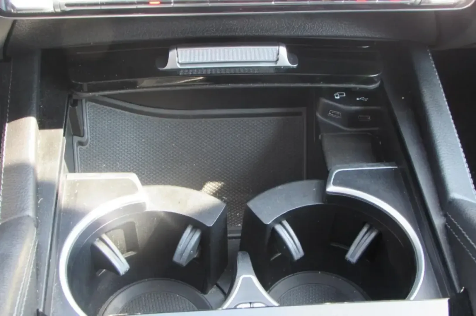2022 /Black Leather Mercedes-Benz GLE GLE 350 4MATIC (4JGFB4KB4NA) with an Other engine, Automatic transmission, located at 12836 Highway 21, De Soto, MO, 63020, (636) 337-7777, 38.151867, -90.575615 - **Elevate Your Lifestyle with the 2022 Mercedes-Benz GLE 350 4MATIC at Pettus Ford De Soto!**<br /> <br /> If you're looking for an SUV that perfectly blends luxury, practicality, and performance, look no further than the 2022 Mercedes-Benz GLE 350 4MATIC. Whether you're navigating the daily grind o - Photo#17