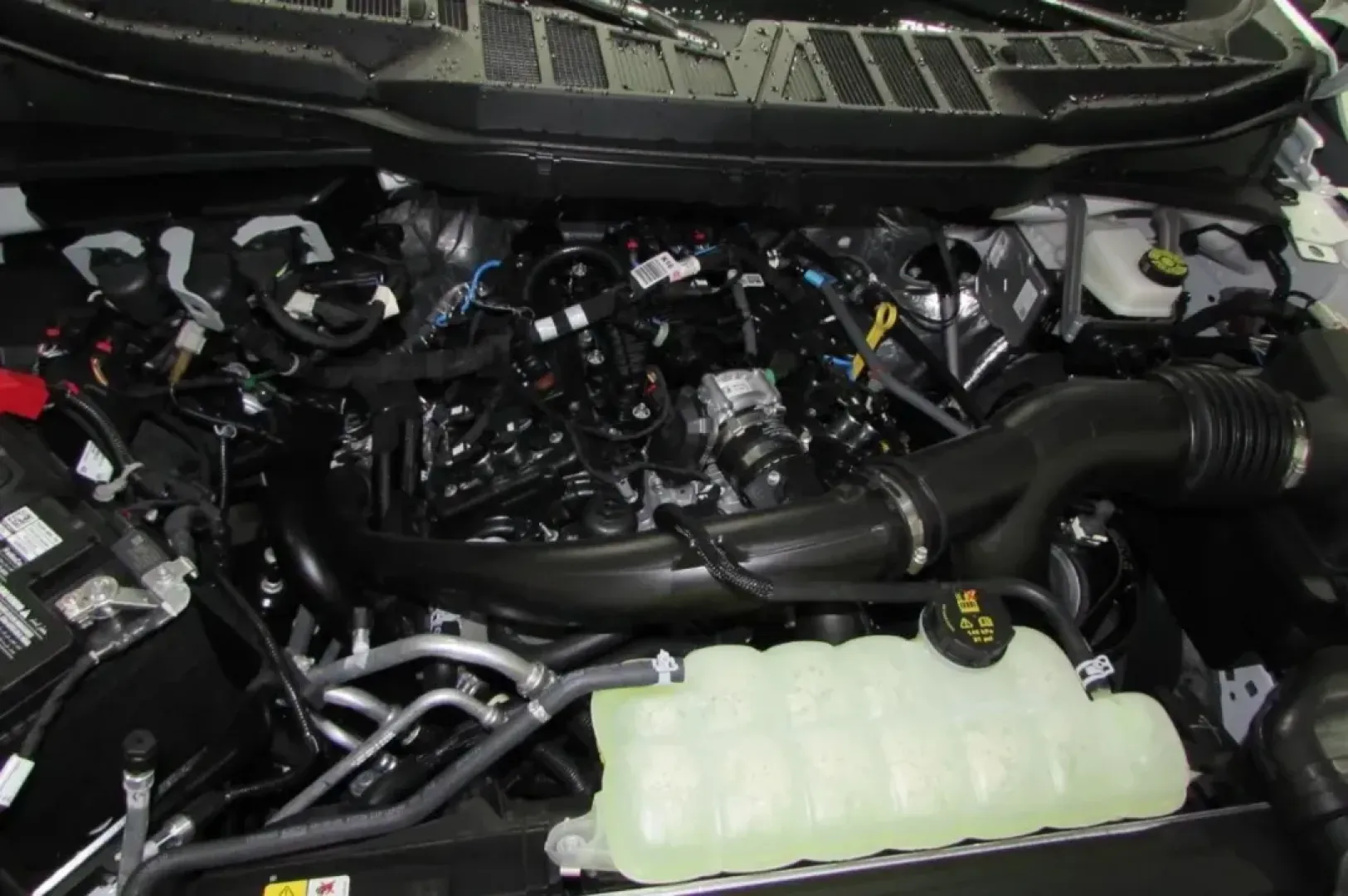 2025 /Cloth Ford F-150 STX (1FTEW2LP8SK) with an 2.7L V6 EcoBoost engine, Automatic transmission, located at 12836 Highway 21, De Soto, MO, 63020, (636) 337-7777, 38.151867, -90.575615 - **Unleash Your Adventure with the 2025 Ford F-150 STX at Pettus Ford De Soto!**<br /> <br /> Are you ready to elevate your lifestyle with a vehicle that perfectly balances power, technology, and comfort? Look no further! The 2025 Ford F-150 STX is the ultimate companion for those who crave adventure - Photo#8