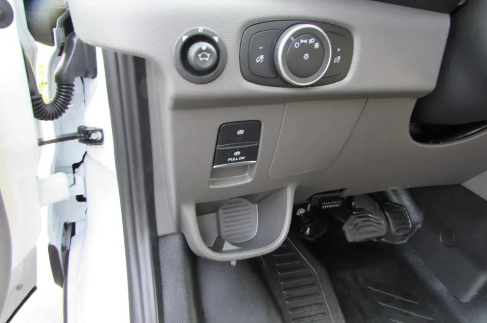 2024 Ford Transit-350 XL (1FBAX2Y80RK) with an 3.5L PFDi V6 Flex-Fuel engine, Automatic transmission, located at 12836 Highway 21, De Soto, MO, 63020, (636) 337-7777, 38.151867, -90.575615 - Discover the ultimate solution for your family's transportation needs with the 2024 Ford Transit-350 XL, now available at Pettus Ford De Soto in De Soto, MO. Whether you're planning a family road trip, need a reliable van for your business, or simply require a spacious vehicle for everyday errands, - Photo#11