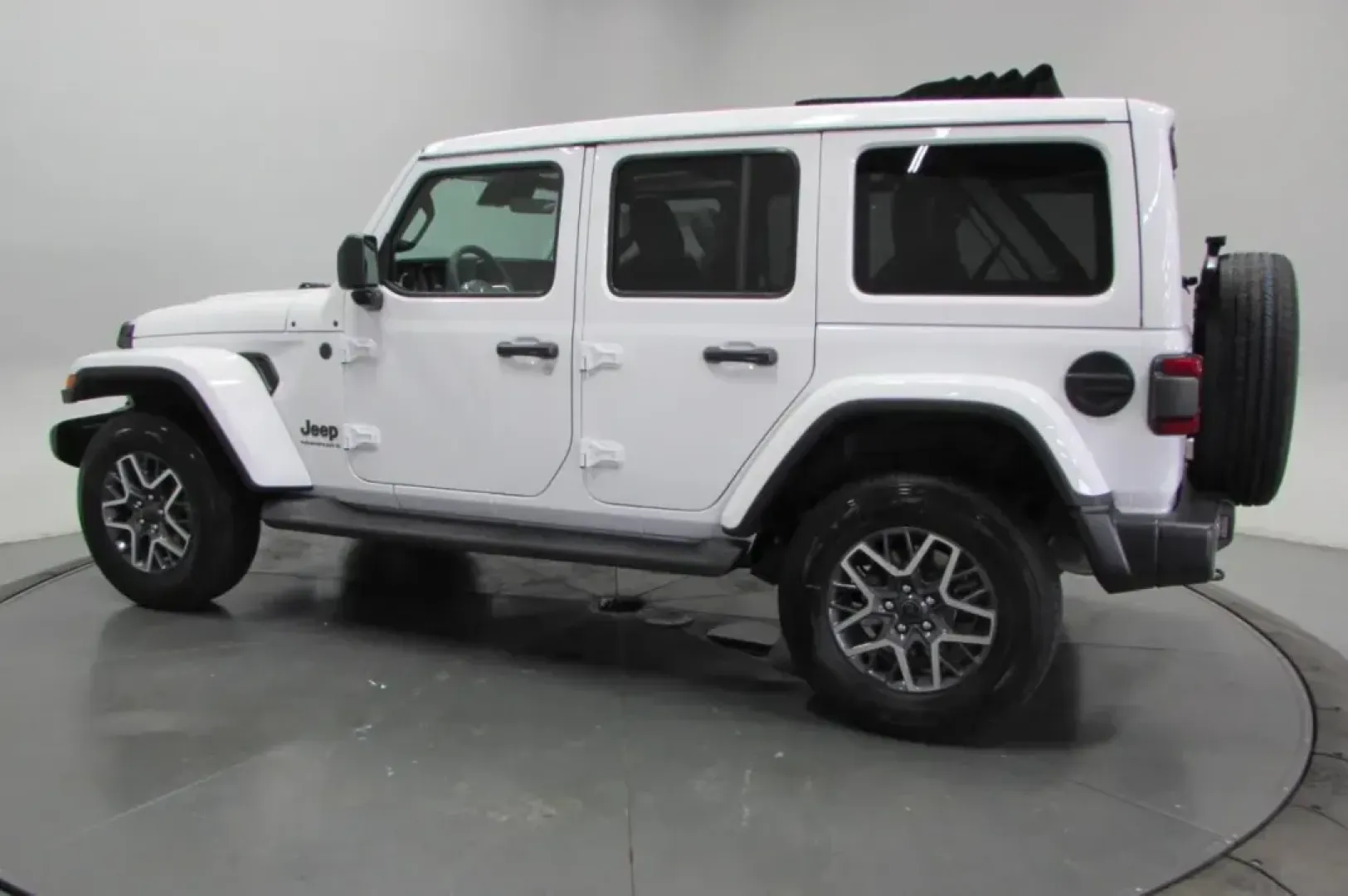 2025 /Black Leather Jeep Wrangler Sahara (1C4PJXEG6SW) with an Other engine, Automatic transmission, located at 12830 Highway 21, De Soto, MO, 63020, (636) 337-7777, 38.153099, -90.573624 - Experience the thrill of adventure with the 2025 Jeep Wrangler Sahara, available now at Pettus CDJR DeSoto, your trusted OEM dealership located at 12830 Highway 21, De Soto, MO 63020. Whether you're navigating the bustling streets of De Soto or heading out to explore the natural beauty of nearby par - Photo#4
