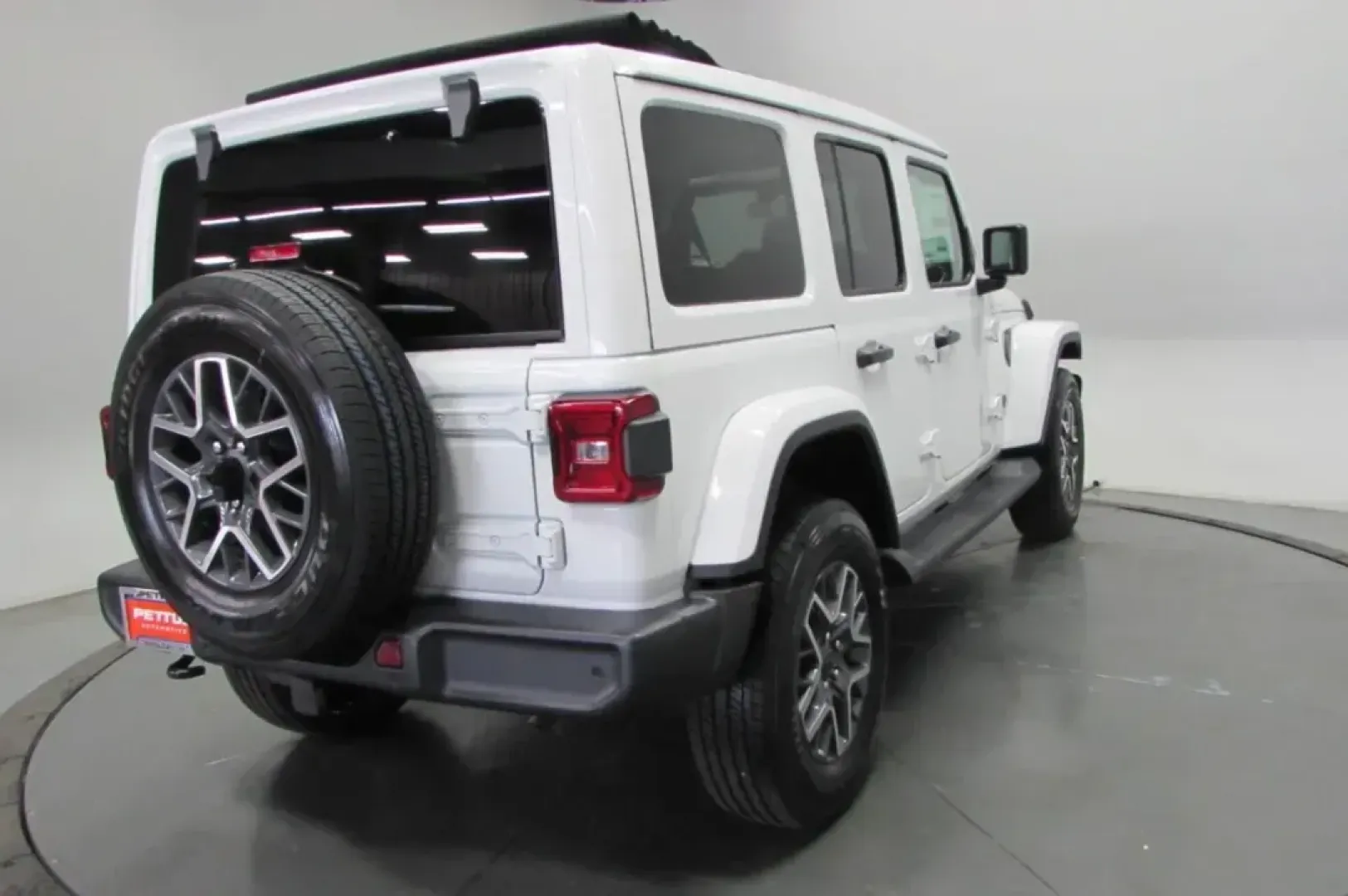 2025 /Black Leather Jeep Wrangler Sahara (1C4PJXEG6SW) with an Other engine, Automatic transmission, located at 12830 Highway 21, De Soto, MO, 63020, (636) 337-7777, 38.153099, -90.573624 - Experience the thrill of adventure with the 2025 Jeep Wrangler Sahara, available now at Pettus CDJR DeSoto, your trusted OEM dealership located at 12830 Highway 21, De Soto, MO 63020. Whether you're navigating the bustling streets of De Soto or heading out to explore the natural beauty of nearby par - Photo#7