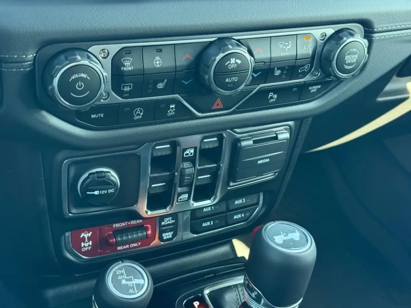 2025 /Black Leather Jeep Wrangler Rubicon (1C4PJXFG7SW) with an 3.6L V6 24V VVT UPG I engine, located at 970 Woodlawn Dr., Farmington, MO, 63640, (573) 431-7800, 37.825642, -90.468674 - **Adventure Awaits: Experience the Thrill of the 2025 Jeep Wrangler Rubicon at Pettus CDJR Farmington!**<br /> <br /> Are you ready to elevate your weekend adventures and daily commutes with a vehicle that offers both rugged capability and urban comfort? The 2025 Jeep Wrangler Rubicon is the ultimat - Photo#13
