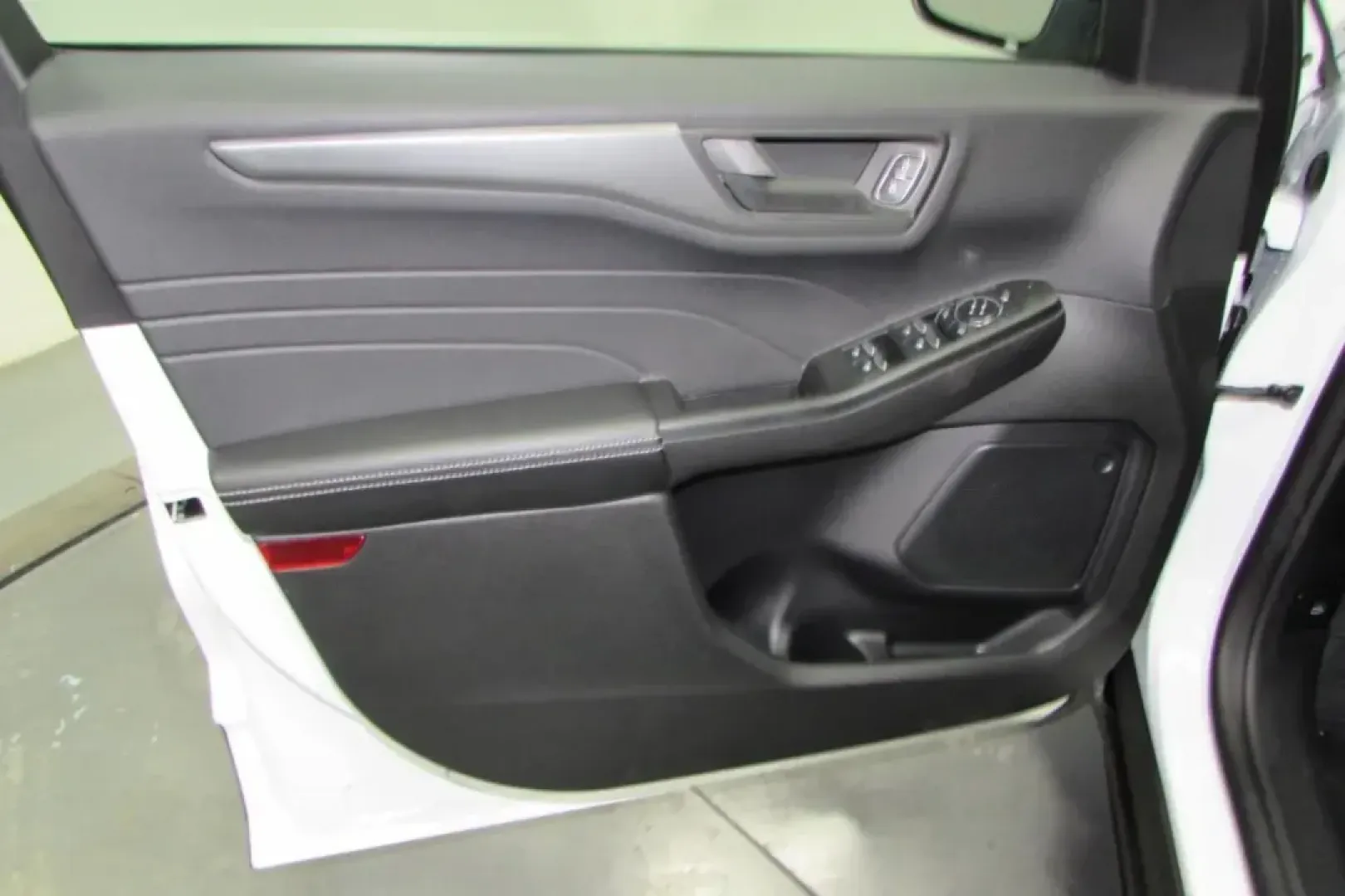 2025 /Ebony Cloth Ford Escape Active (1FMCU0GN6SU) with an 1.5L EcoBoost engine, Automatic transmission, located at 12836 Highway 21, De Soto, MO, 63020, (636) 337-7777, 38.151867, -90.575615 - **Discover the 2025 Ford Escape: Your Perfect Companion for Family Adventures and Daily Commutes!**<br /> <br /> Are you looking for a vehicle that seamlessly blends functionality, comfort, and style for your growing family or busy lifestyle? Look no further than the stunning **2025 Ford Escape** av - Photo#10