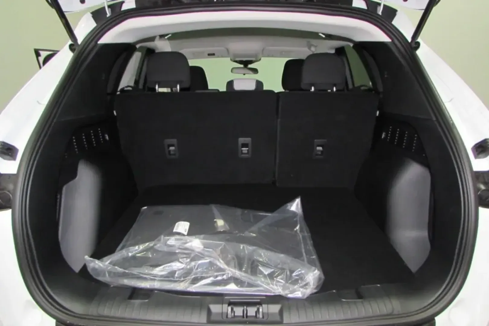 2025 /Ebony Cloth Ford Escape Active (1FMCU0GN6SU) with an 1.5L EcoBoost engine, Automatic transmission, located at 12836 Highway 21, De Soto, MO, 63020, (636) 337-7777, 38.151867, -90.575615 - **Discover the 2025 Ford Escape: Your Perfect Companion for Family Adventures and Daily Commutes!**<br /> <br /> Are you looking for a vehicle that seamlessly blends functionality, comfort, and style for your growing family or busy lifestyle? Look no further than the stunning **2025 Ford Escape** av - Photo#25