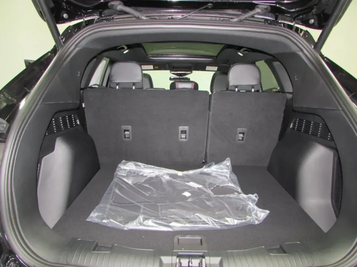 2025 Ford Escape ST-Line (1FMCU0MN3SU) with an 1.5L EcoBoost engine, located at 12836 Highway 21, De Soto, MO, 63020, (636) 337-7777, 38.151867, -90.575615 - Discover your next adventure with the stunning 2025 Ford Escape ST-Line available at Pettus Ford De Soto! Perfect for families on the go, daily commuters, or weekend explorers, this versatile SUV effortlessly combines style, comfort, and efficiency. Picture yourself cruising through the picturesque - Photo#24