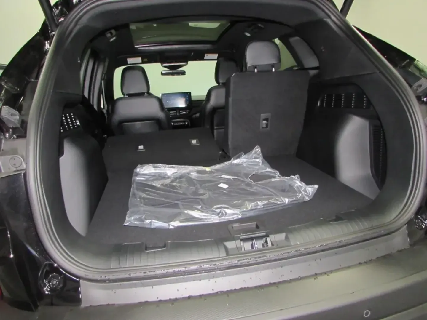 2025 Ford Escape ST-Line (1FMCU0MN3SU) with an 1.5L EcoBoost engine, located at 12836 Highway 21, De Soto, MO, 63020, (636) 337-7777, 38.151867, -90.575615 - Discover your next adventure with the stunning 2025 Ford Escape ST-Line available at Pettus Ford De Soto! Perfect for families on the go, daily commuters, or weekend explorers, this versatile SUV effortlessly combines style, comfort, and efficiency. Picture yourself cruising through the picturesque - Photo#25