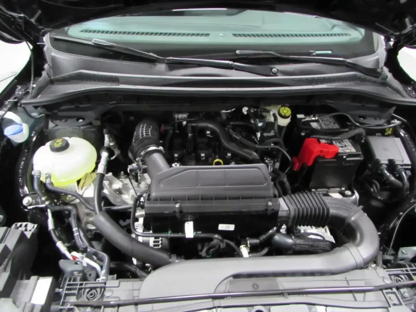 2025 Ford Escape ST-Line (1FMCU0MN3SU) with an 1.5L EcoBoost engine, located at 12836 Highway 21, De Soto, MO, 63020, (636) 337-7777, 38.151867, -90.575615 - Discover your next adventure with the stunning 2025 Ford Escape ST-Line available at Pettus Ford De Soto! Perfect for families on the go, daily commuters, or weekend explorers, this versatile SUV effortlessly combines style, comfort, and efficiency. Picture yourself cruising through the picturesque - Photo#7