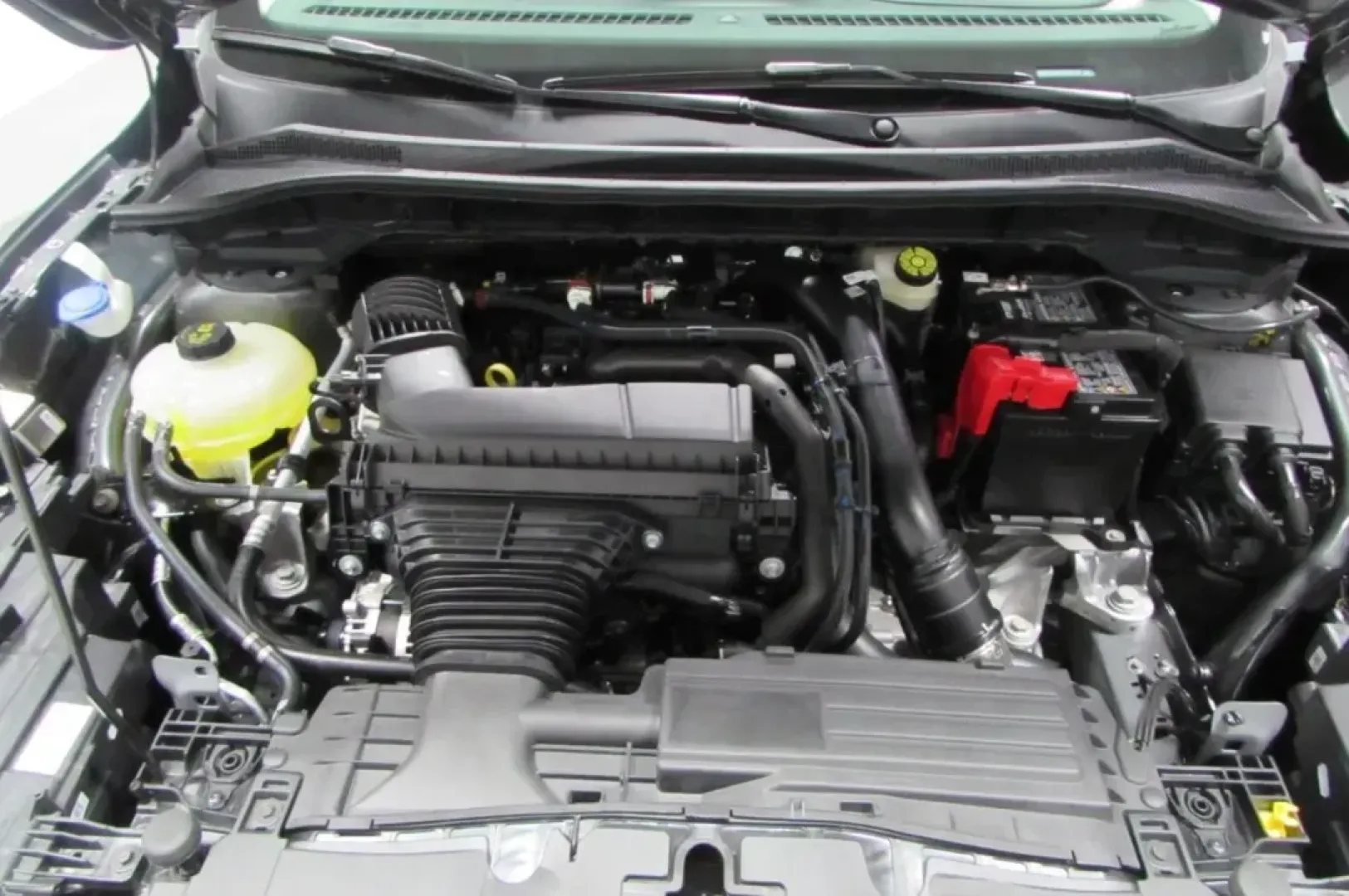 2025 Ford Escape Platinum (1FMCU9JA0SU) with an 2.0L Turbocharged engine, located at 12836 Highway 21, De Soto, MO, 63020, (636) 337-7777, 38.151867, -90.575615 - ### Unleash Adventure with the 2025 Ford Escape Hybrid at Pettus Ford De Soto<br /> <br /> Are you ready to elevate your daily commute or weekend adventures? This stunning 2025 Ford Escape Hybrid, available at Pettus Ford De Soto, is the ultimate SUV for those who crave versatility and efficiency. W - Photo#8