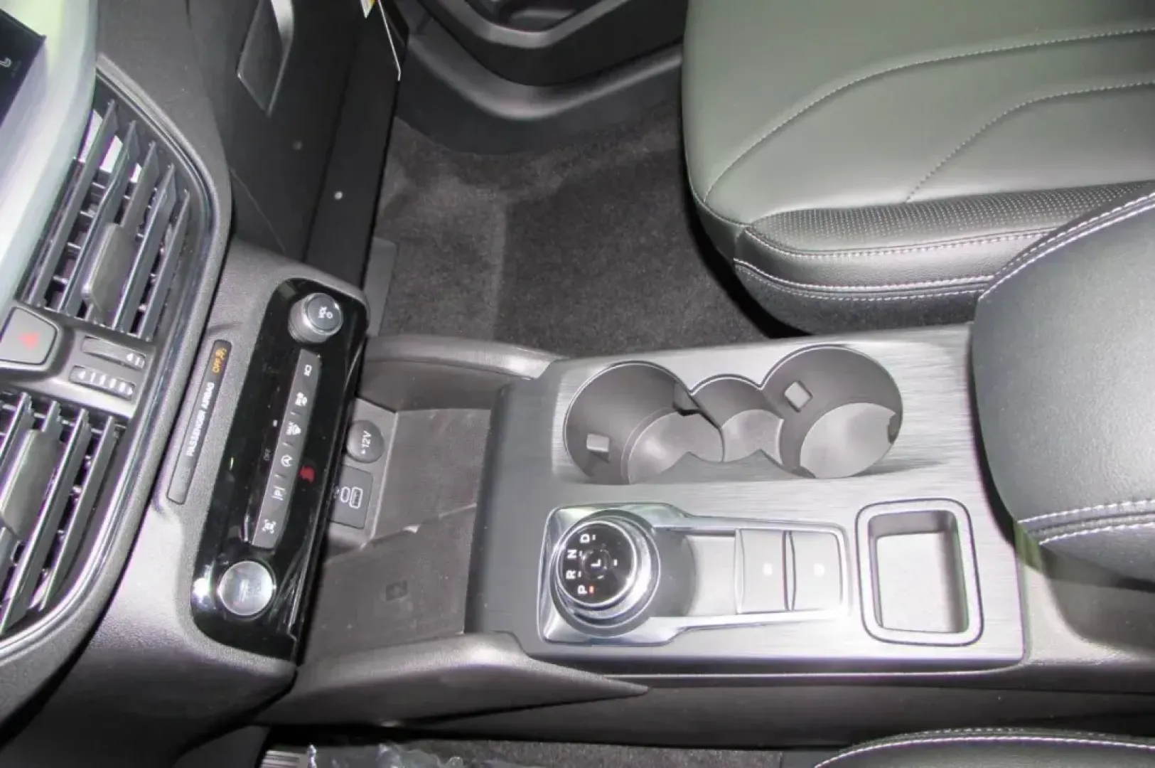 2025 Ford Escape Platinum (1FMCU9JA0SU) with an 2.0L Turbocharged engine, located at 12836 Highway 21, De Soto, MO, 63020, (636) 337-7777, 38.151867, -90.575615 - ### Unleash Adventure with the 2025 Ford Escape Hybrid at Pettus Ford De Soto<br /> <br /> Are you ready to elevate your daily commute or weekend adventures? This stunning 2025 Ford Escape Hybrid, available at Pettus Ford De Soto, is the ultimate SUV for those who crave versatility and efficiency. W - Photo#21