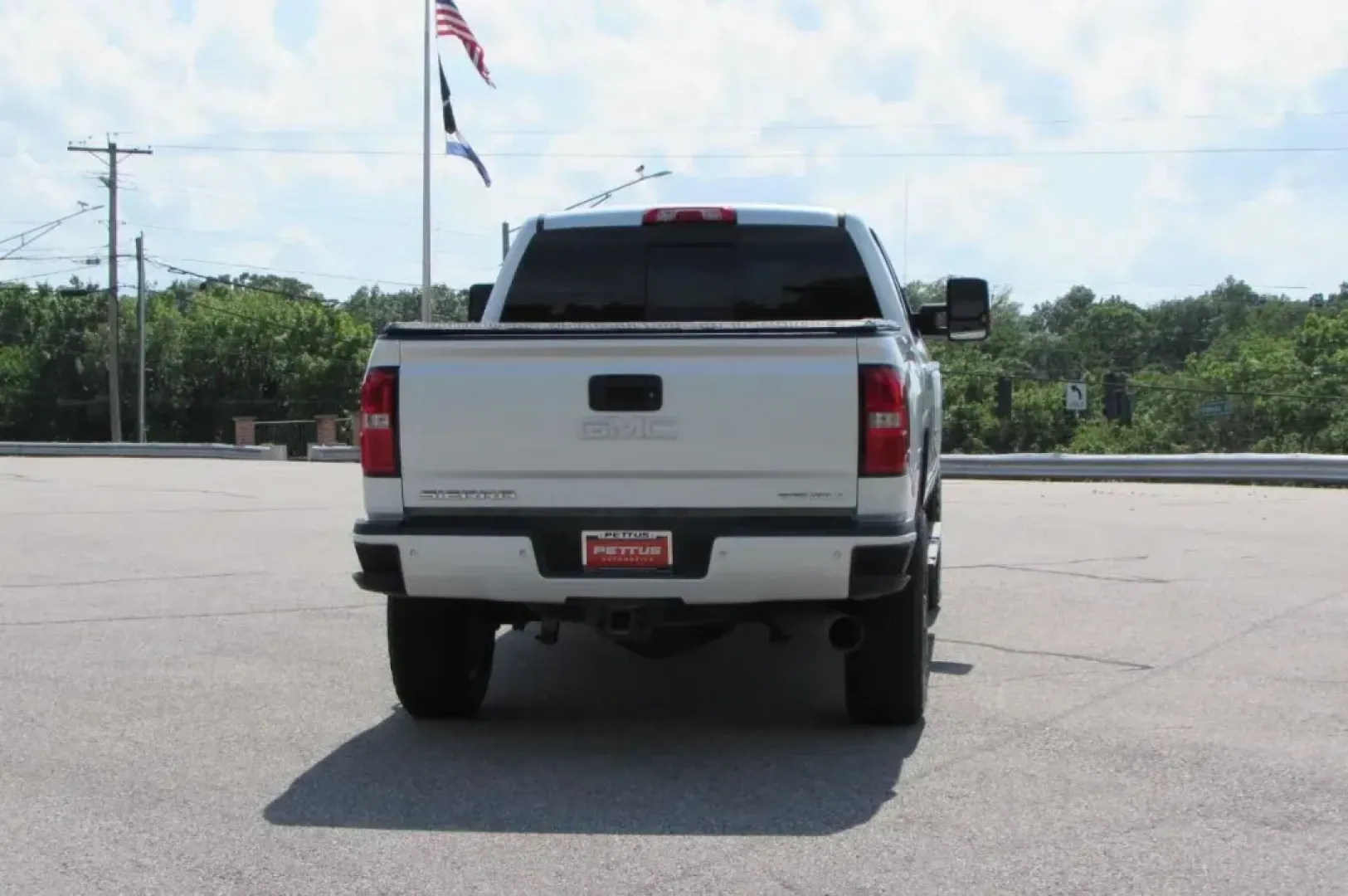 2018 /Jet Black Leather GMC Sierra 2500HD Denali (1GT12UEY1JF) with an Other engine, located at 12830 Highway 21, De Soto, MO, 63020, (636) 337-7777, 38.153099, -90.573624 - **Discover the Perfect Blend of Power and Luxury with the 2018 GMC Sierra 2500HD Denali at Pettus CDJR DeSoto!**<br /> <br /> Whether you're hauling heavy loads for work, embarking on weekend adventures, or simply seeking a powerful truck that delivers both performance and comfort, the 2018 GMC Sier - Photo#5