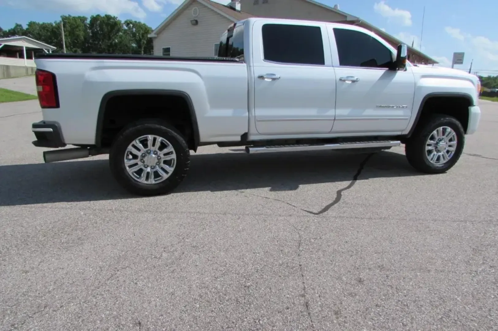 2018 /Jet Black Leather GMC Sierra 2500HD Denali (1GT12UEY1JF) with an Other engine, located at 12830 Highway 21, De Soto, MO, 63020, (636) 337-7777, 38.153099, -90.573624 - **Discover the Perfect Blend of Power and Luxury with the 2018 GMC Sierra 2500HD Denali at Pettus CDJR DeSoto!**<br /> <br /> Whether you're hauling heavy loads for work, embarking on weekend adventures, or simply seeking a powerful truck that delivers both performance and comfort, the 2018 GMC Sier - Photo#7