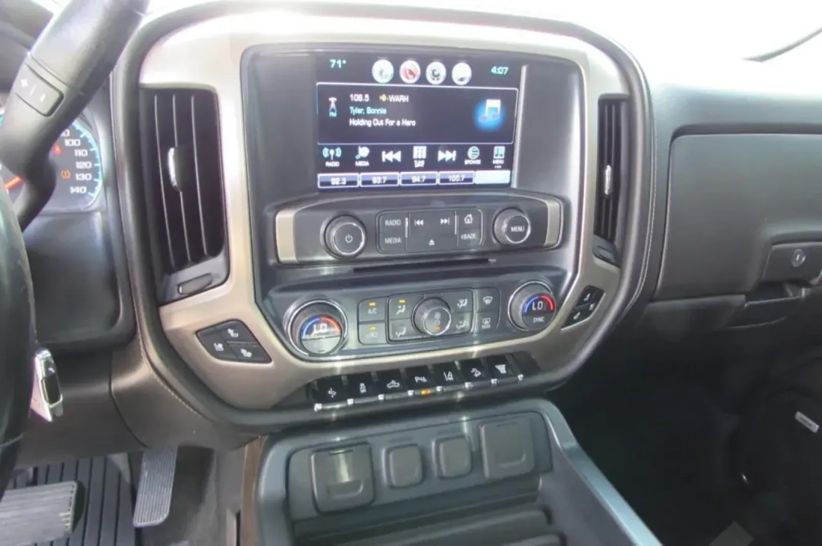 2018 /Jet Black Leather GMC Sierra 2500HD Denali (1GT12UEY1JF) with an Other engine, located at 12830 Highway 21, De Soto, MO, 63020, (636) 337-7777, 38.153099, -90.573624 - **Discover the Perfect Blend of Power and Luxury with the 2018 GMC Sierra 2500HD Denali at Pettus CDJR DeSoto!**<br /> <br /> Whether you're hauling heavy loads for work, embarking on weekend adventures, or simply seeking a powerful truck that delivers both performance and comfort, the 2018 GMC Sier - Photo#21