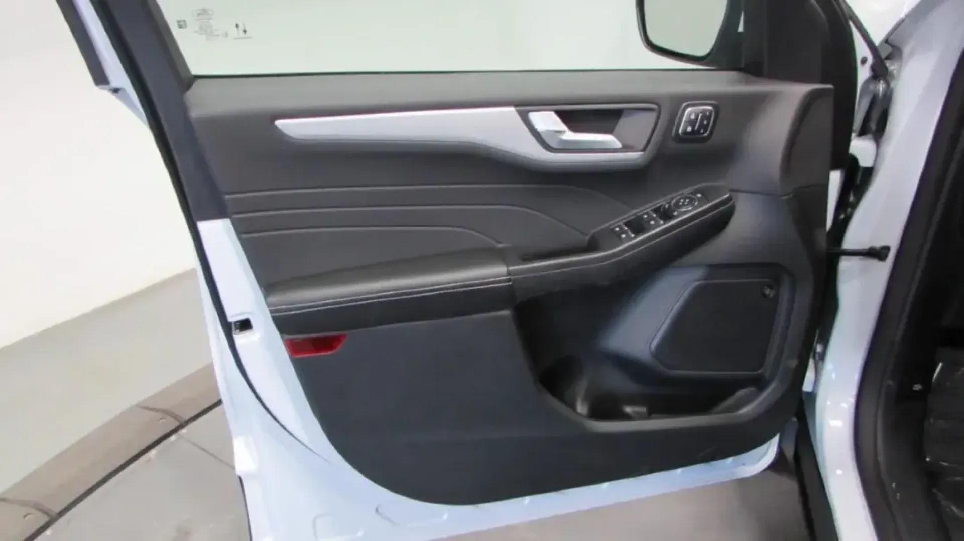 2025 Ford Escape Platinum (1FMCU9JA3SU) with an 2.0L Turbocharged engine, located at 12836 Highway 21, De Soto, MO, 63020, (636) 337-7777, 38.151867, -90.575615 - NEW 2025 Ford Escape Platinum from Pettus Ford De Soto, De Soto MO. - Photo#11