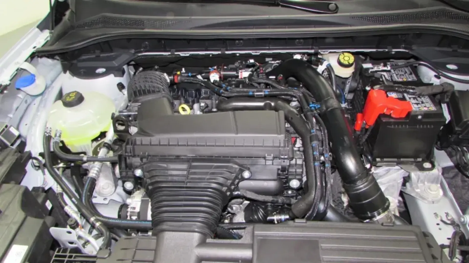2025 Ford Escape Platinum (1FMCU9JA3SU) with an 2.0L Turbocharged engine, located at 12836 Highway 21, De Soto, MO, 63020, (636) 337-7777, 38.151867, -90.575615 - NEW 2025 Ford Escape Platinum from Pettus Ford De Soto, De Soto MO. - Photo#8