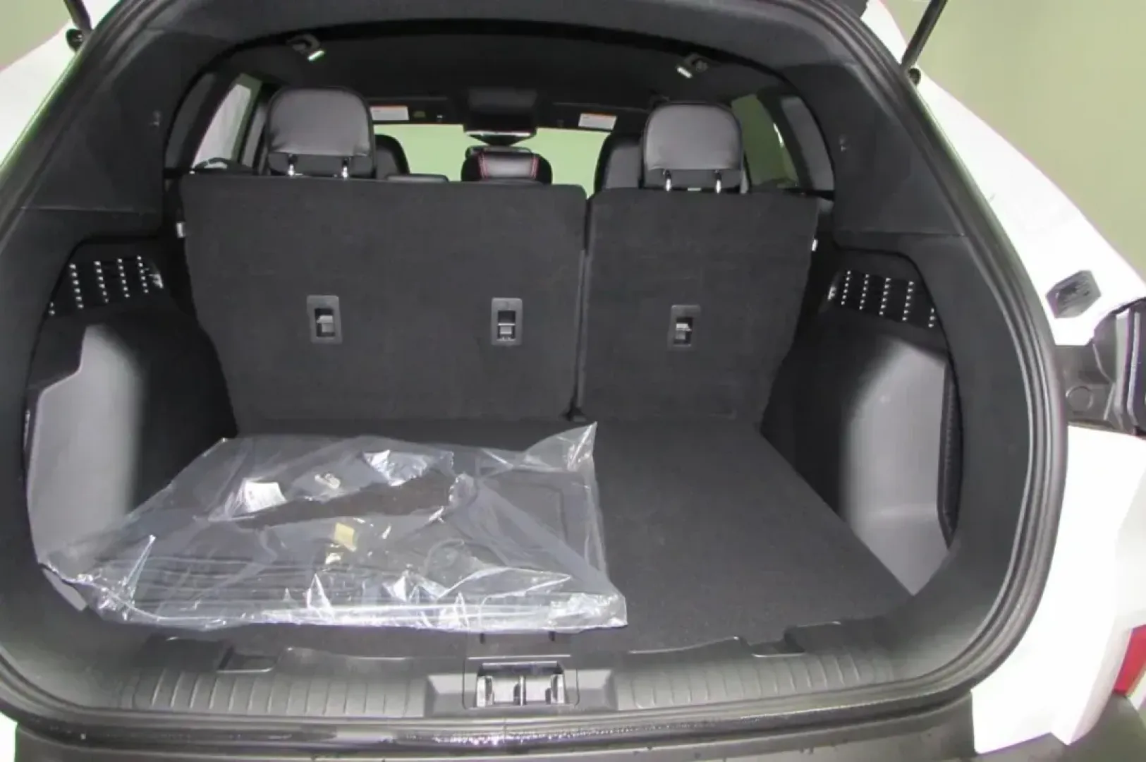 2025 Ford Escape ST-Line (1FMCU9MN3SU) with an 1.5L EcoBoost engine, Automatic transmission, located at 12836 Highway 21, De Soto, MO, 63020, (636) 337-7777, 38.151867, -90.575615 - Are you searching for the perfect blend of style, versatility, and fuel efficiency for your daily commute or weekend adventures? Look no further! The 2025 Ford Escape ST-Line is a remarkable SUV that perfectly balances functionality and flair, making it an exceptional choice for growing families and - Photo#24