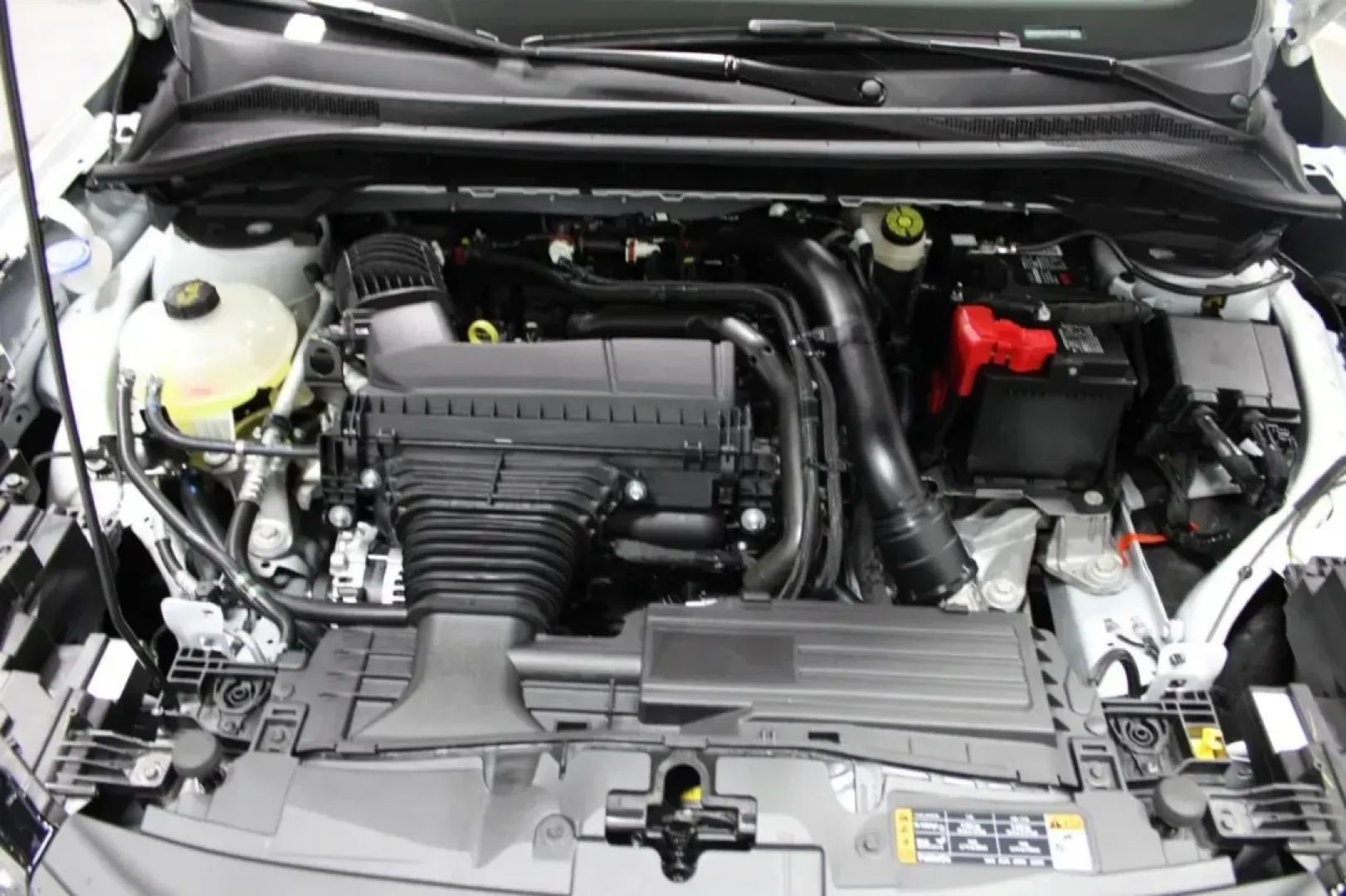 2024 Ford Escape ST-Line Select (1FMCU9NA9RU) with an 2.0L Turbocharged engine, located at 12836 Highway 21, De Soto, MO, 63020, (636) 337-7777, 38.151867, -90.575615 - **Adventure Awaits with the 2024 Ford Escape ST-Line Select: Your Perfect Companion for Every Journey!**<br /> <br /> Are you ready to elevate your lifestyle with a vehicle that perfectly balances style, comfort, and performance? The 2024 Ford Escape ST-Line Select, available at Pettus Ford De Soto, - Photo#6