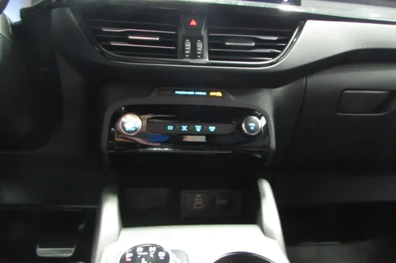 2024 Ford Escape ST-Line Select (1FMCU9NZ6RU) with an 2.5L iVCT Atkinson Cycle I-4 Hybrid engine, located at 12836 Highway 21, De Soto, MO, 63020, (636) 337-7777, 38.151867, -90.575615 - **Discover Adventure with the 2024 Ford Escape Hybrid Perfect for Every Journey!**<br /> <br /> Are you ready to elevate your daily commutes or weekend getaways? The 2024 Ford Escape Hybrid is your ultimate companion for both urban exploration and outdoor adventures, designed to meet the needs of m - Photo#17