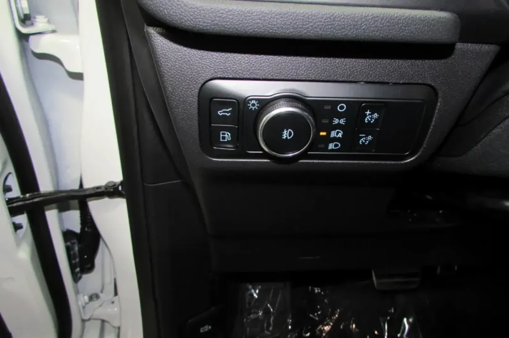 2024 Ford Escape ST-Line Select (1FMCU9NZ6RU) with an 2.5L iVCT Atkinson Cycle I-4 Hybrid engine, located at 12836 Highway 21, De Soto, MO, 63020, (636) 337-7777, 38.151867, -90.575615 - **Discover Adventure with the 2024 Ford Escape Hybrid Perfect for Every Journey!**<br /> <br /> Are you ready to elevate your daily commutes or weekend getaways? The 2024 Ford Escape Hybrid is your ultimate companion for both urban exploration and outdoor adventures, designed to meet the needs of m - Photo#23