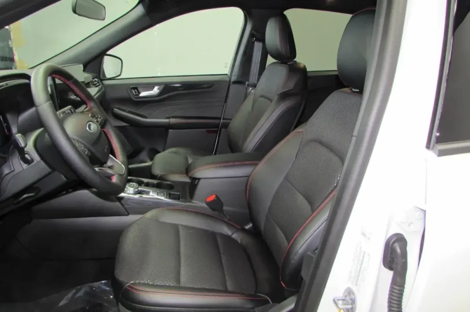 2024 Ford Escape ST-Line Select (1FMCU9NZ6RU) with an 2.5L iVCT Atkinson Cycle I-4 Hybrid engine, located at 12836 Highway 21, De Soto, MO, 63020, (636) 337-7777, 38.151867, -90.575615 - **Discover Adventure with the 2024 Ford Escape Hybrid Perfect for Every Journey!**<br /> <br /> Are you ready to elevate your daily commutes or weekend getaways? The 2024 Ford Escape Hybrid is your ultimate companion for both urban exploration and outdoor adventures, designed to meet the needs of m - Photo#24