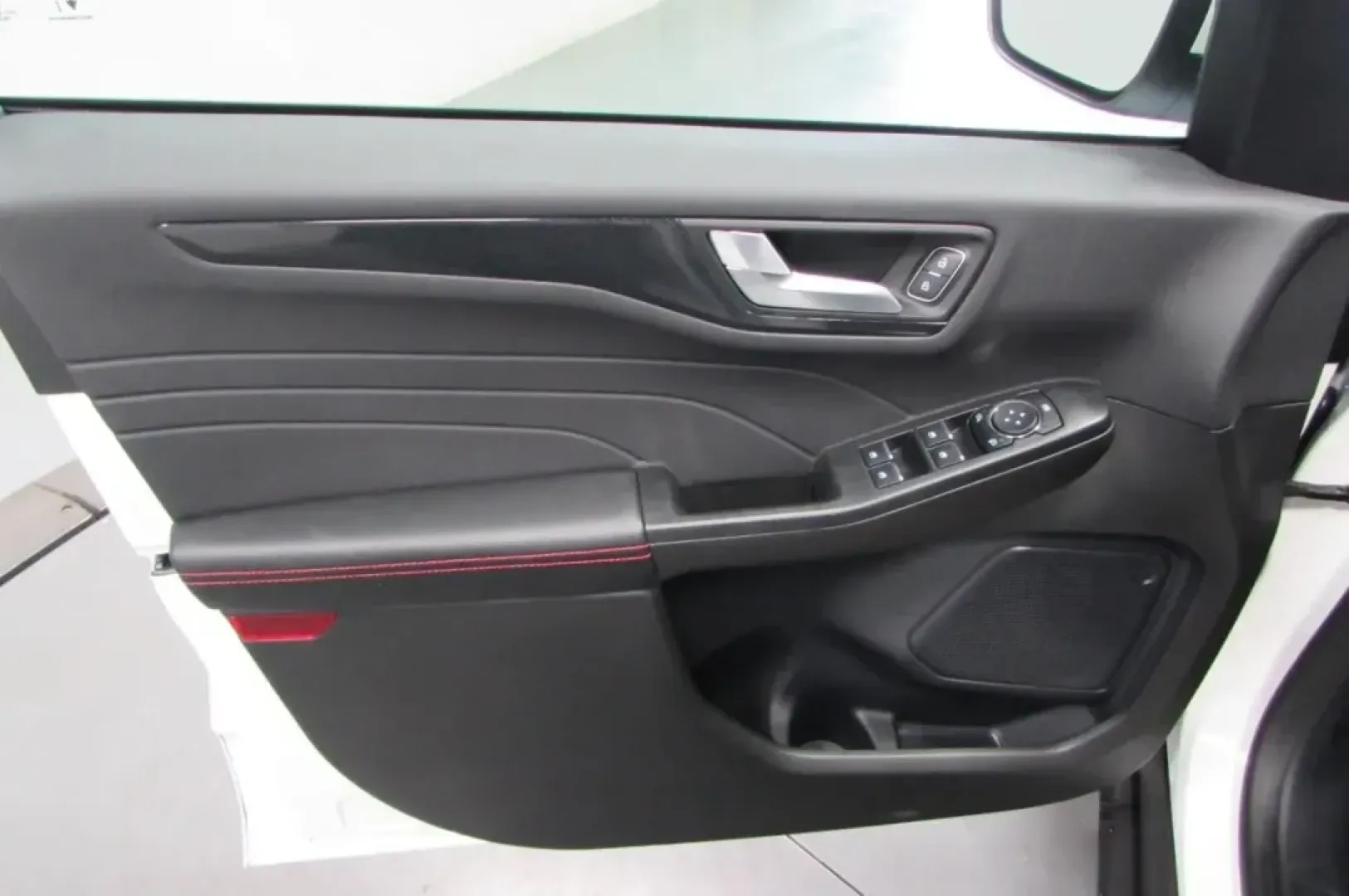 2024 Ford Escape ST-Line Select (1FMCU9NZ6RU) with an 2.5L iVCT Atkinson Cycle I-4 Hybrid engine, located at 12836 Highway 21, De Soto, MO, 63020, (636) 337-7777, 38.151867, -90.575615 - **Discover Adventure with the 2024 Ford Escape Hybrid Perfect for Every Journey!**<br /> <br /> Are you ready to elevate your daily commutes or weekend getaways? The 2024 Ford Escape Hybrid is your ultimate companion for both urban exploration and outdoor adventures, designed to meet the needs of m - Photo#26