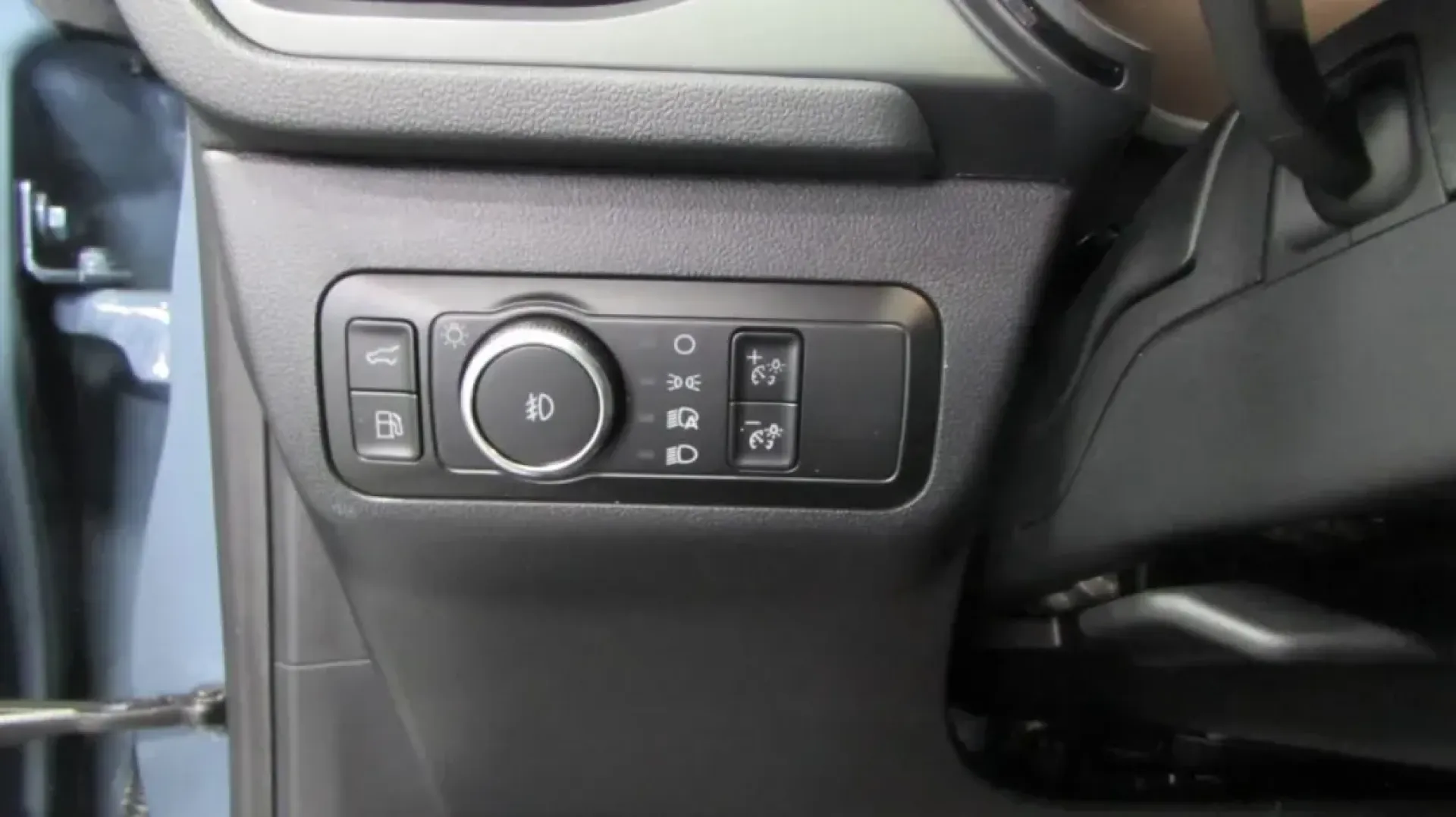 2025 Ford Escape ST-Line Select (1FMCU9NZ9SU) with an 2.5L iVCT Atkinson Cycle I-4 Hybrid engine, located at 12836 Highway 21, De Soto, MO, 63020, (636) 337-7777, 38.151867, -90.575615 - Are you ready to elevate your adventures while prioritizing efficiency? The 2025 Ford Escape Hybrid ST-Line Select, now available at Pettus Ford De Soto, is the perfect choice for anyone looking to blend a sustainable lifestyle with modern convenience. Whether you're commuting through the charming s - Photo#11