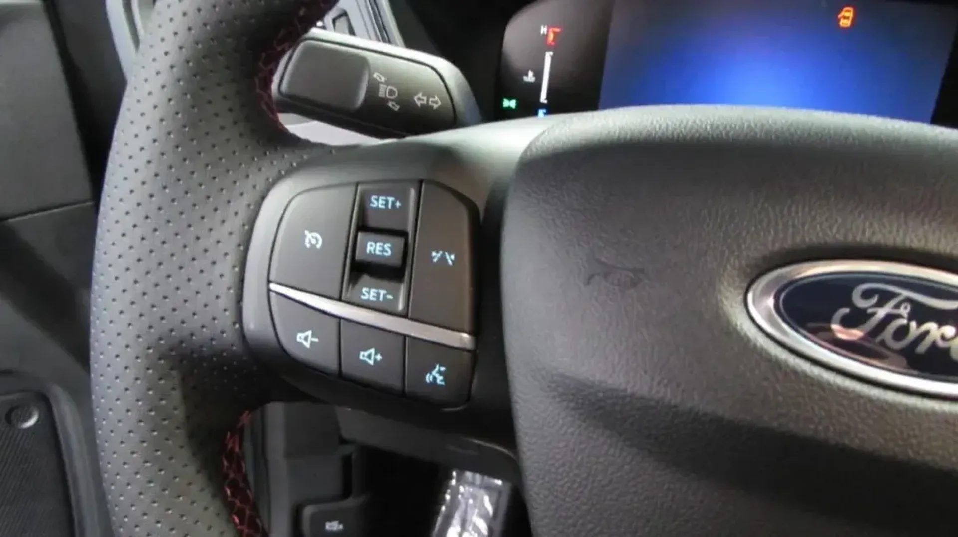 2025 Ford Escape ST-Line Select (1FMCU9NZ9SU) with an 2.5L iVCT Atkinson Cycle I-4 Hybrid engine, located at 12836 Highway 21, De Soto, MO, 63020, (636) 337-7777, 38.151867, -90.575615 - Are you ready to elevate your adventures while prioritizing efficiency? The 2025 Ford Escape Hybrid ST-Line Select, now available at Pettus Ford De Soto, is the perfect choice for anyone looking to blend a sustainable lifestyle with modern convenience. Whether you're commuting through the charming s - Photo#13