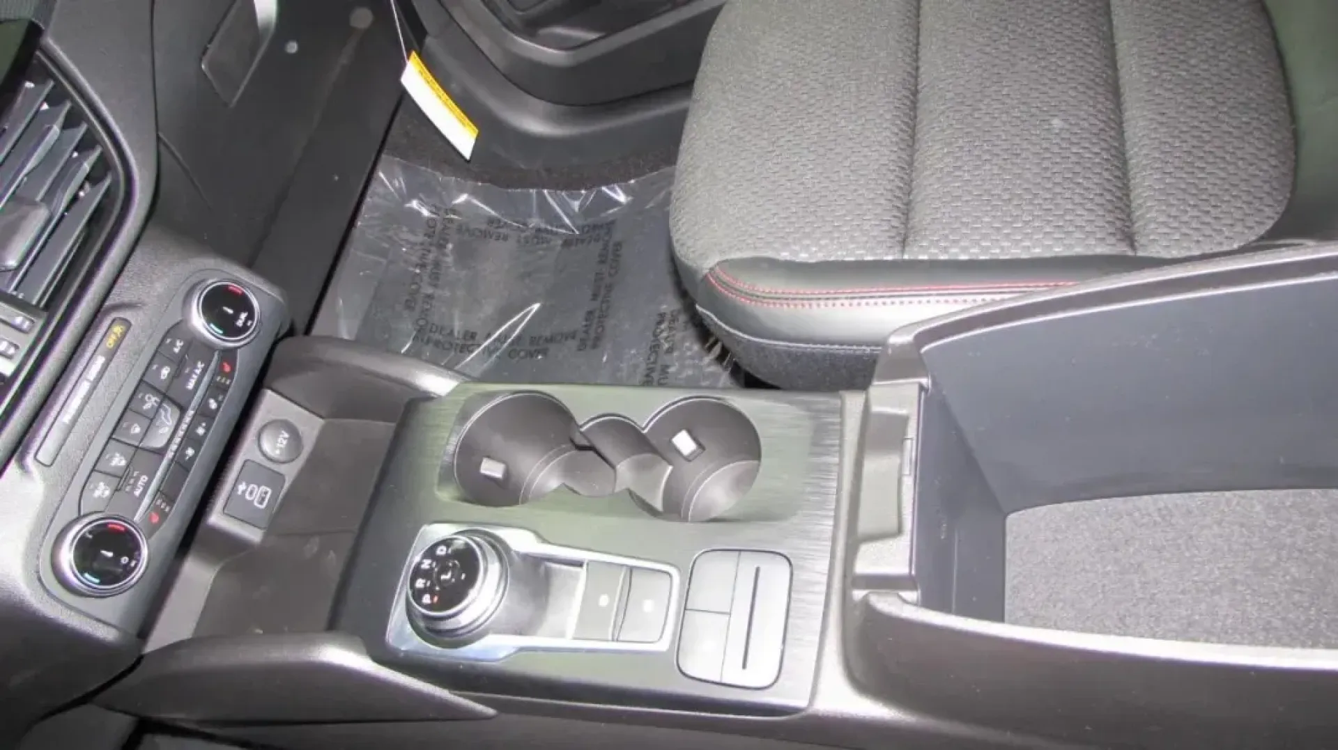 2025 Ford Escape ST-Line Select (1FMCU9NZ9SU) with an 2.5L iVCT Atkinson Cycle I-4 Hybrid engine, located at 12836 Highway 21, De Soto, MO, 63020, (636) 337-7777, 38.151867, -90.575615 - Are you ready to elevate your adventures while prioritizing efficiency? The 2025 Ford Escape Hybrid ST-Line Select, now available at Pettus Ford De Soto, is the perfect choice for anyone looking to blend a sustainable lifestyle with modern convenience. Whether you're commuting through the charming s - Photo#19