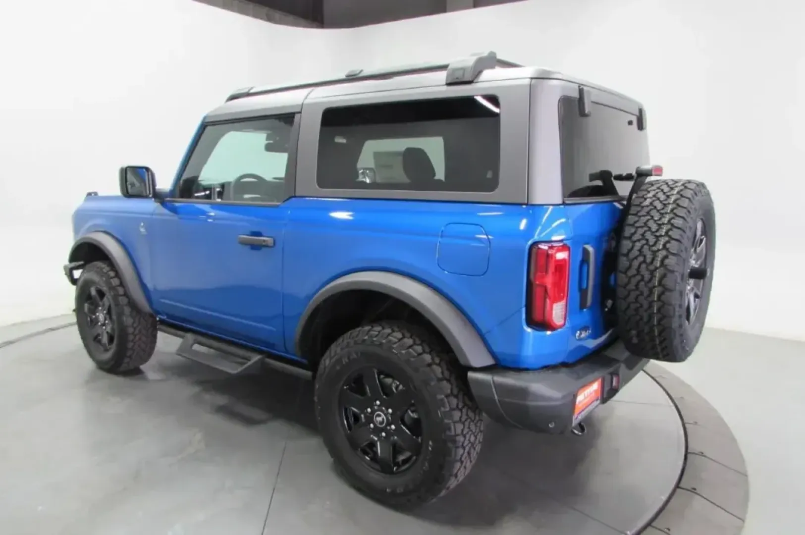 2024 Ford Bronco Black Diamond (1FMDE1AH2RL) with an 2.3L EcoBoost I-4 engine, located at 12836 Highway 21, De Soto, MO, 63020, (636) 337-7777, 38.151867, -90.575615 - Are you ready to elevate your adventure game? Whether you're planning a family getaway, tackling weekend excursions, or simply enjoying the open road, the 2024 Ford Bronco Black Diamond is your ticket to freedom and fun. Available now at Pettus Ford De Soto, this stunning SUV in Velo Blue effortless - Photo#2