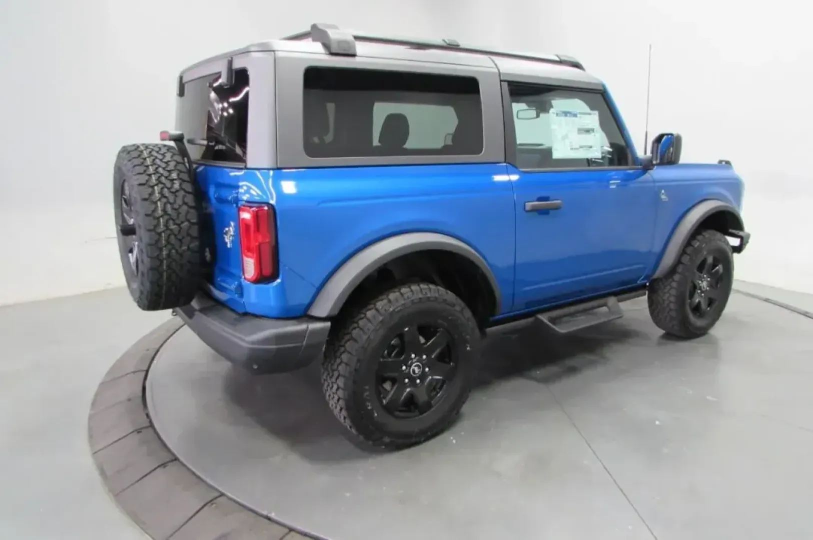 2024 Ford Bronco Black Diamond (1FMDE1AH2RL) with an 2.3L EcoBoost I-4 engine, located at 12836 Highway 21, De Soto, MO, 63020, (636) 337-7777, 38.151867, -90.575615 - Are you ready to elevate your adventure game? Whether you're planning a family getaway, tackling weekend excursions, or simply enjoying the open road, the 2024 Ford Bronco Black Diamond is your ticket to freedom and fun. Available now at Pettus Ford De Soto, this stunning SUV in Velo Blue effortless - Photo#4