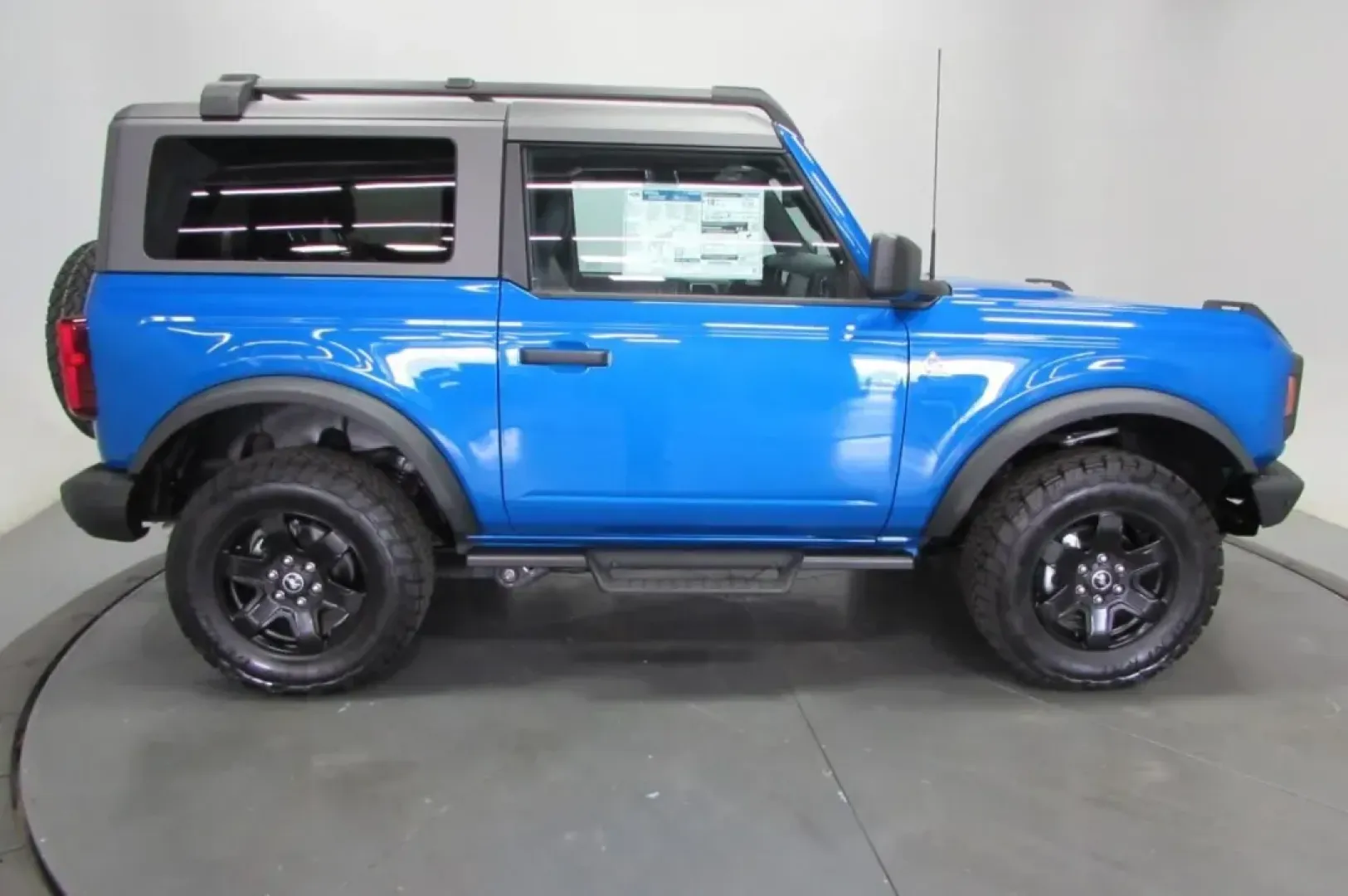 2024 Ford Bronco Black Diamond (1FMDE1AH2RL) with an 2.3L EcoBoost I-4 engine, located at 12836 Highway 21, De Soto, MO, 63020, (636) 337-7777, 38.151867, -90.575615 - Are you ready to elevate your adventure game? Whether you're planning a family getaway, tackling weekend excursions, or simply enjoying the open road, the 2024 Ford Bronco Black Diamond is your ticket to freedom and fun. Available now at Pettus Ford De Soto, this stunning SUV in Velo Blue effortless - Photo#5