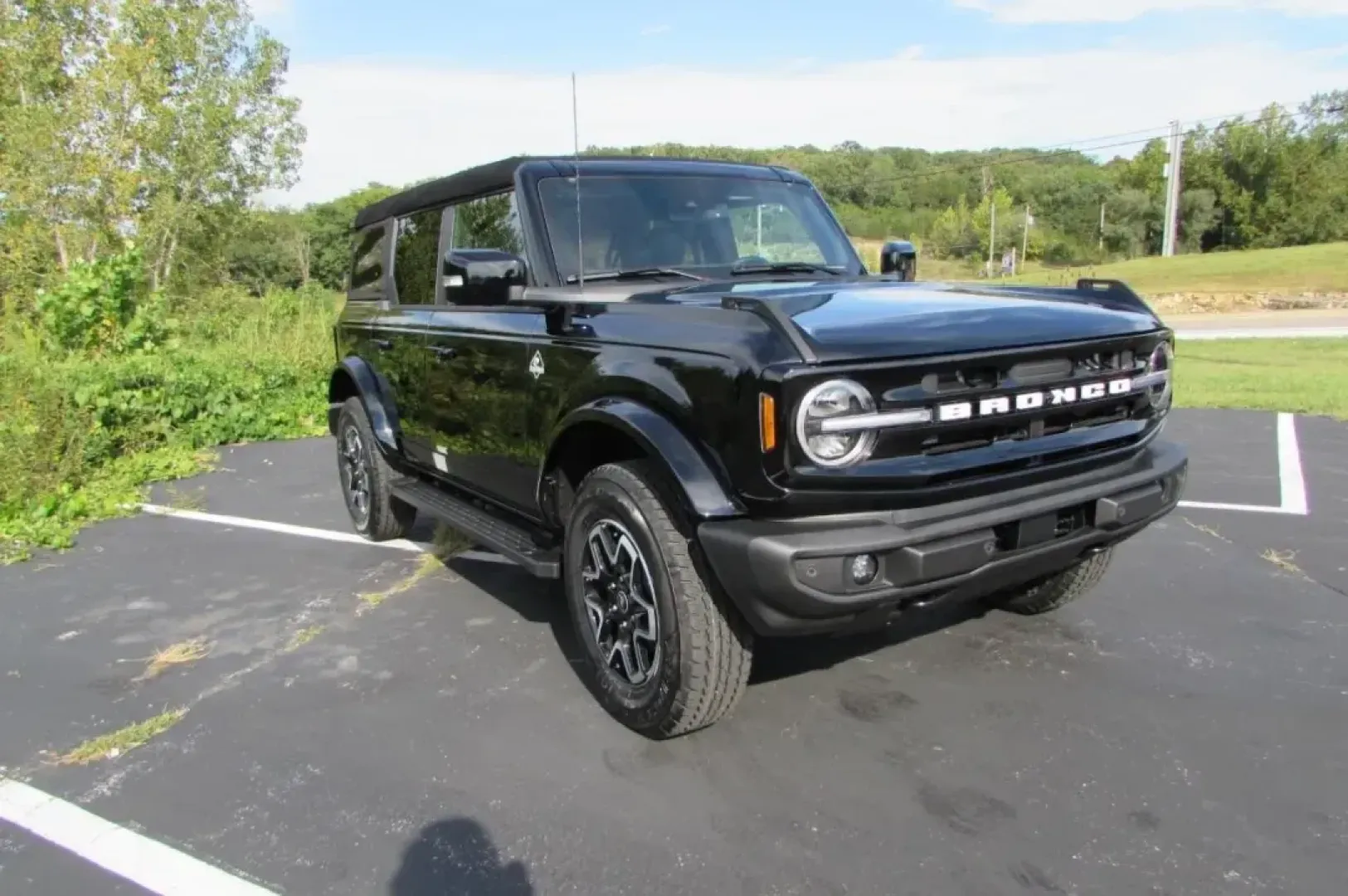 2024 Ford Bronco Outer Banks (1FMDE8BH0RL) with an 2.3L EcoBoost I-4 engine, Automatic transmission, located at 12836 Highway 21, De Soto, MO, 63020, (636) 337-7777, 38.151867, -90.575615 - **Adventure Awaits: Discover the 2024 Ford Bronco Outer Banks at Pettus Ford De Soto!**<br /> <br /> If you thrive on adventure and need a vehicle that can keep up with your active lifestyle, look no further than the stunning 2024 Ford Bronco Outer Banks. Perfectly designed for weekend getaways, off - Photo#24