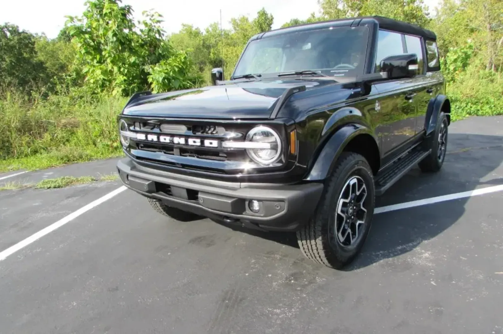 2024 Ford Bronco Outer Banks (1FMDE8BH0RL) with an 2.3L EcoBoost I-4 engine, Automatic transmission, located at 12836 Highway 21, De Soto, MO, 63020, (636) 337-7777, 38.151867, -90.575615 - **Adventure Awaits: Discover the 2024 Ford Bronco Outer Banks at Pettus Ford De Soto!**<br /> <br /> If you thrive on adventure and need a vehicle that can keep up with your active lifestyle, look no further than the stunning 2024 Ford Bronco Outer Banks. Perfectly designed for weekend getaways, off - Photo#1