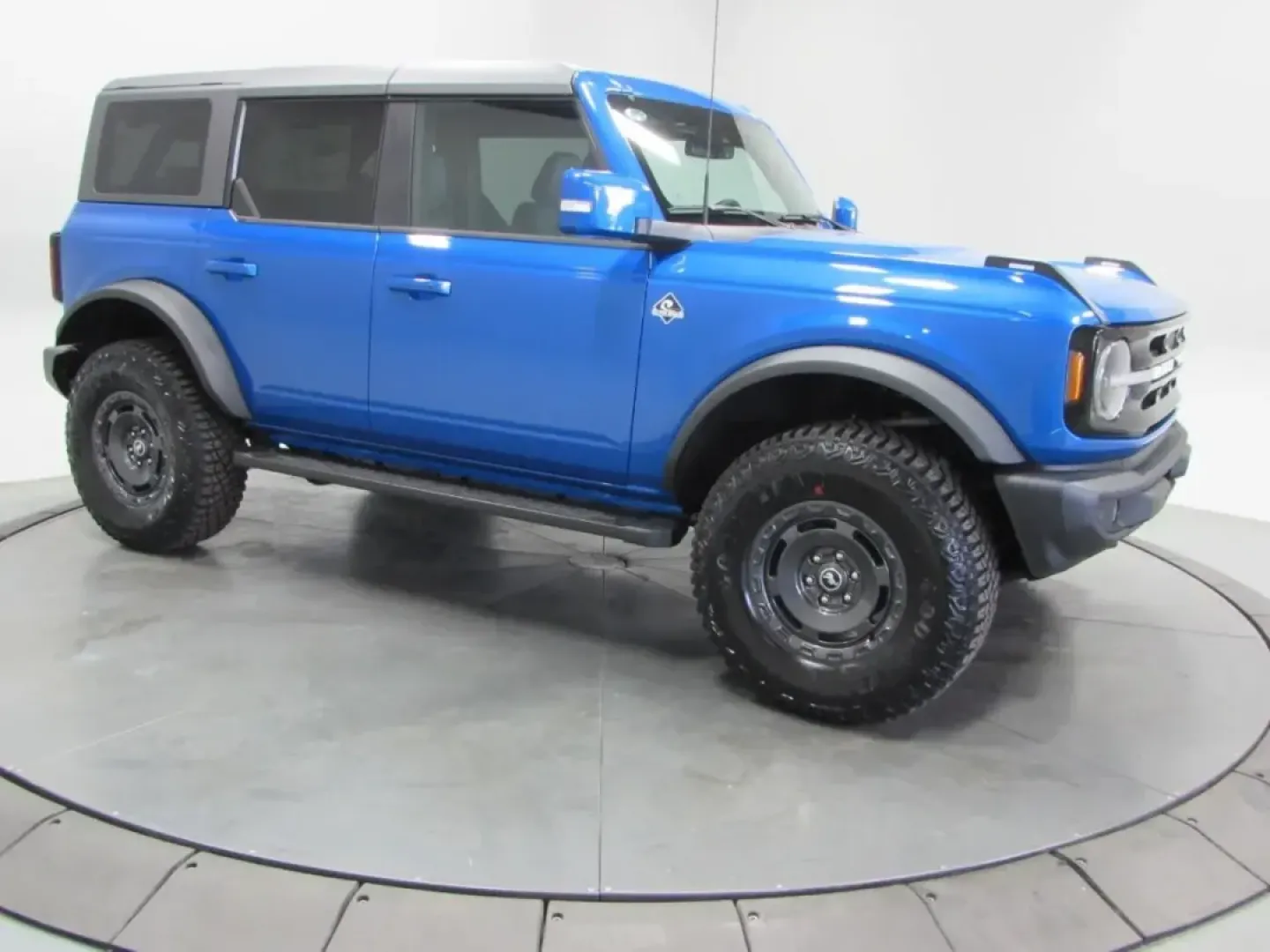 2024 Ford Bronco Outer Banks (1FMDE8BH9RL) with an 2.3L EcoBoost I-4 engine, Automatic transmission, located at 12836 Highway 21, De Soto, MO, 63020, (636) 337-7777, 38.151867, -90.575615 - **Adventure Awaits with the 2024 Ford Bronco Outer Banks Your Ultimate Weekend Companion!**<br /> <br /> Are you ready to elevate your outdoor adventures or tackle daily commutes with flair? The 2024 Ford Bronco Outer Banks is designed for those who crave excitement and versatility. With its robust - Photo#2