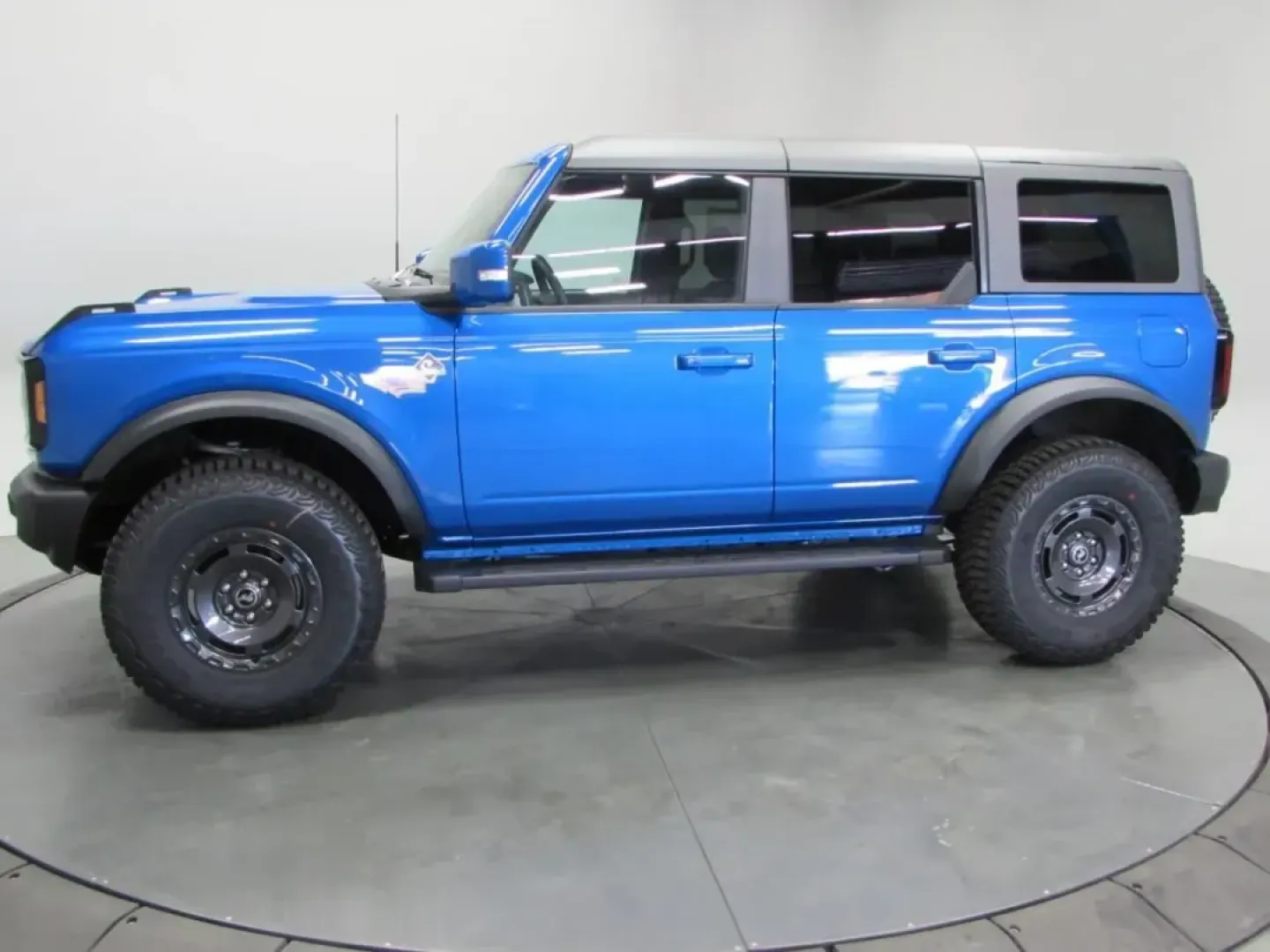 2024 Ford Bronco Outer Banks (1FMDE8BH9RL) with an 2.3L EcoBoost I-4 engine, Automatic transmission, located at 12836 Highway 21, De Soto, MO, 63020, (636) 337-7777, 38.151867, -90.575615 - **Adventure Awaits with the 2024 Ford Bronco Outer Banks Your Ultimate Weekend Companion!**<br /> <br /> Are you ready to elevate your outdoor adventures or tackle daily commutes with flair? The 2024 Ford Bronco Outer Banks is designed for those who crave excitement and versatility. With its robust - Photo#3