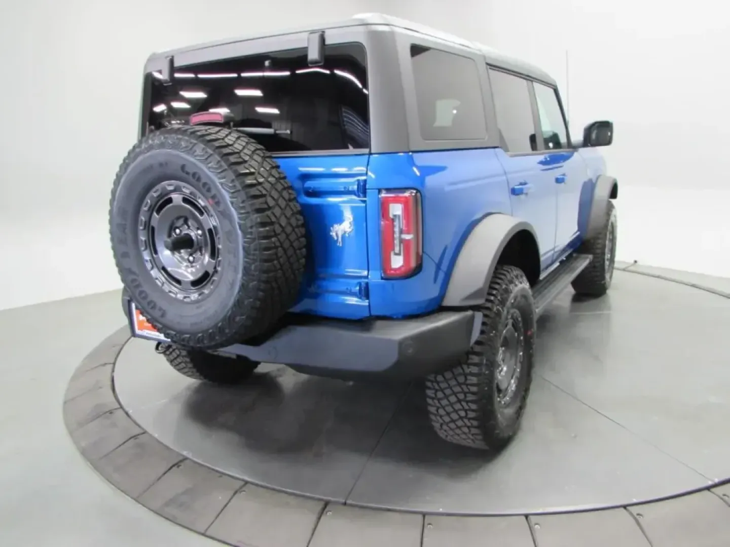 2024 Ford Bronco Outer Banks (1FMDE8BH9RL) with an 2.3L EcoBoost I-4 engine, Automatic transmission, located at 12836 Highway 21, De Soto, MO, 63020, (636) 337-7777, 38.151867, -90.575615 - **Adventure Awaits with the 2024 Ford Bronco Outer Banks Your Ultimate Weekend Companion!**<br /> <br /> Are you ready to elevate your outdoor adventures or tackle daily commutes with flair? The 2024 Ford Bronco Outer Banks is designed for those who crave excitement and versatility. With its robust - Photo#6