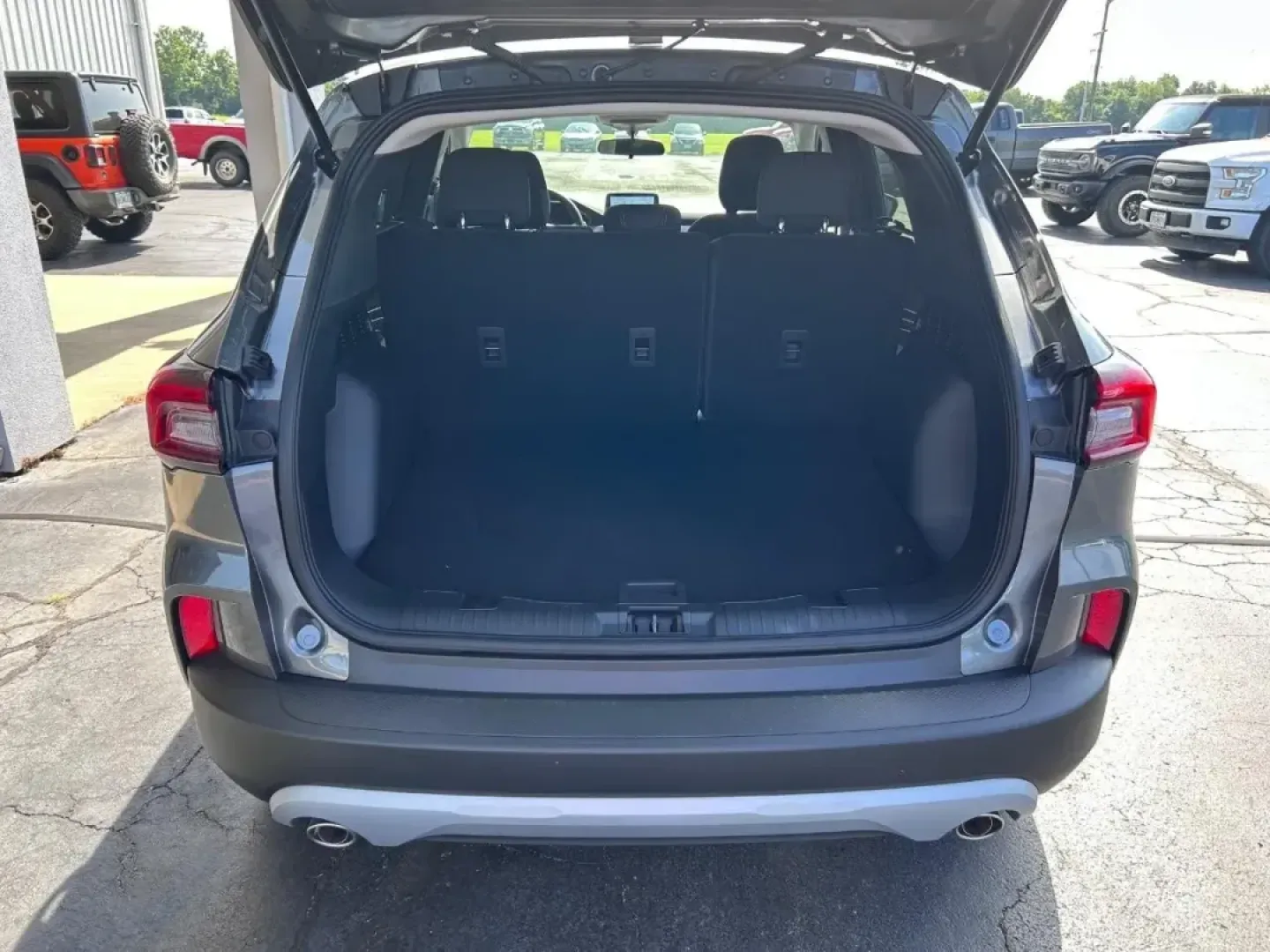 2025 Ford Escape Active (1FMCU0GNXSU) with an 1.5L EcoBoost engine, Automatic transmission, located at 12836 Highway 21, De Soto, MO, 63020, (636) 337-7777, 38.151867, -90.575615 - **Unleash Your Adventurous Spirit with the 2025 Ford Escape Active at Pettus Ford Fredericktown!**<br /> <br /> If you're searching for the perfect blend of style, comfort, and performance for your next family adventure or daily commute, look no further than the 2025 Ford Escape Active! This sporty - Photo#4