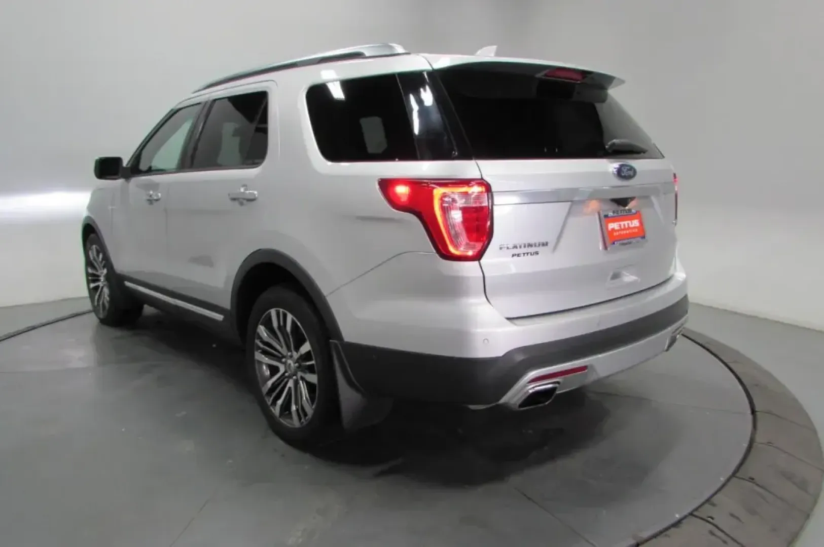 2016 /Ebony Black Leather Ford Explorer Platinum (1FM5K8HT0GG) with an Other engine, Automatic transmission, located at 12836 Highway 21, De Soto, MO, 63020, (636) 337-7777, 38.151867, -90.575615 - ### Discover Your Next Adventure with the 2016 Ford Explorer Platinum at Pettus Ford De Soto!<br /> <br /> Are you ready for a family getaway, a weekend adventure, or a stylish daily commute? The **2016 Ford Explorer Platinum** is your ticket to a versatile lifestyle, combining comfort, capability, - Photo#5