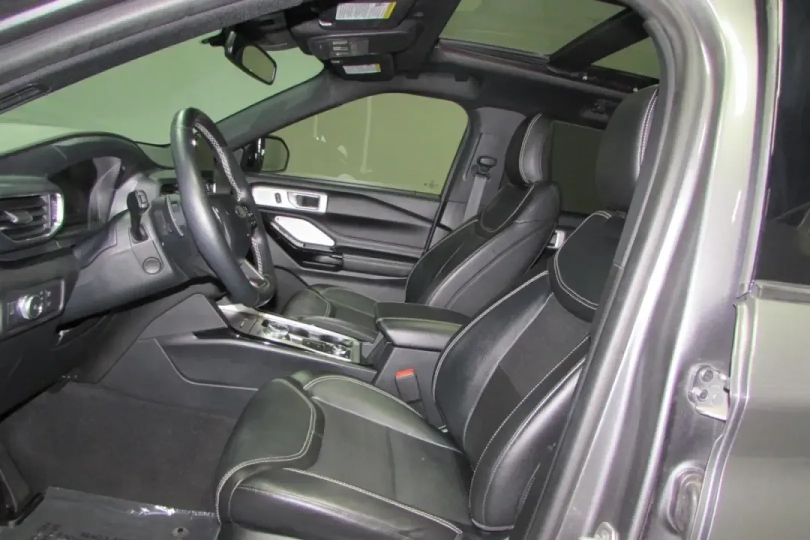 2021 /Ebony Leather Ford Explorer ST (1FM5K8GC7MG) with an Other engine, Automatic transmission, located at 12830 Highway 21, De Soto, MO, 63020, (636) 337-7777, 38.153099, -90.573624 - **Adventure Awaits with the 2021 Ford Explorer ST Perfect for Family Road Trips!**<br /> <br /> Are you ready to elevate your family's adventure game? The 2021 Ford Explorer ST is the ultimate SUV for families on the go, balancing spacious comfort with robust performance. Whether you're headed to l - Photo#12